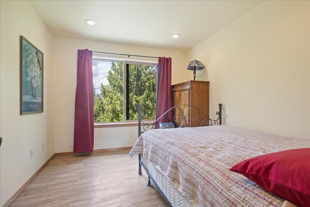 Sagle, Idaho, 83860, United States, 4 Bedrooms Bedrooms, ,4 BathroomsBathrooms,Residential,For Sale,1976237