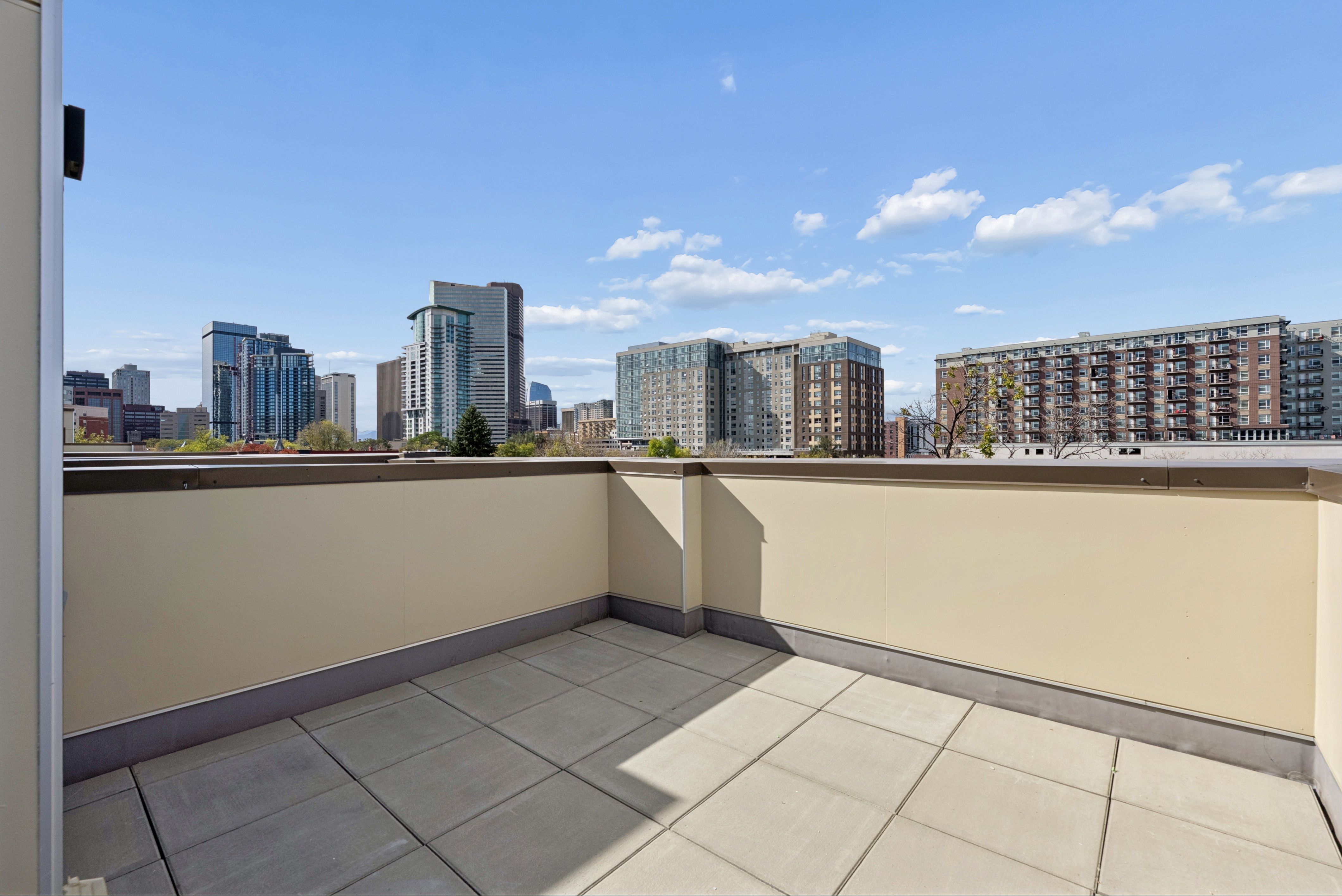  End-Unit Brownstone in North Capitol Hill - 物件實景