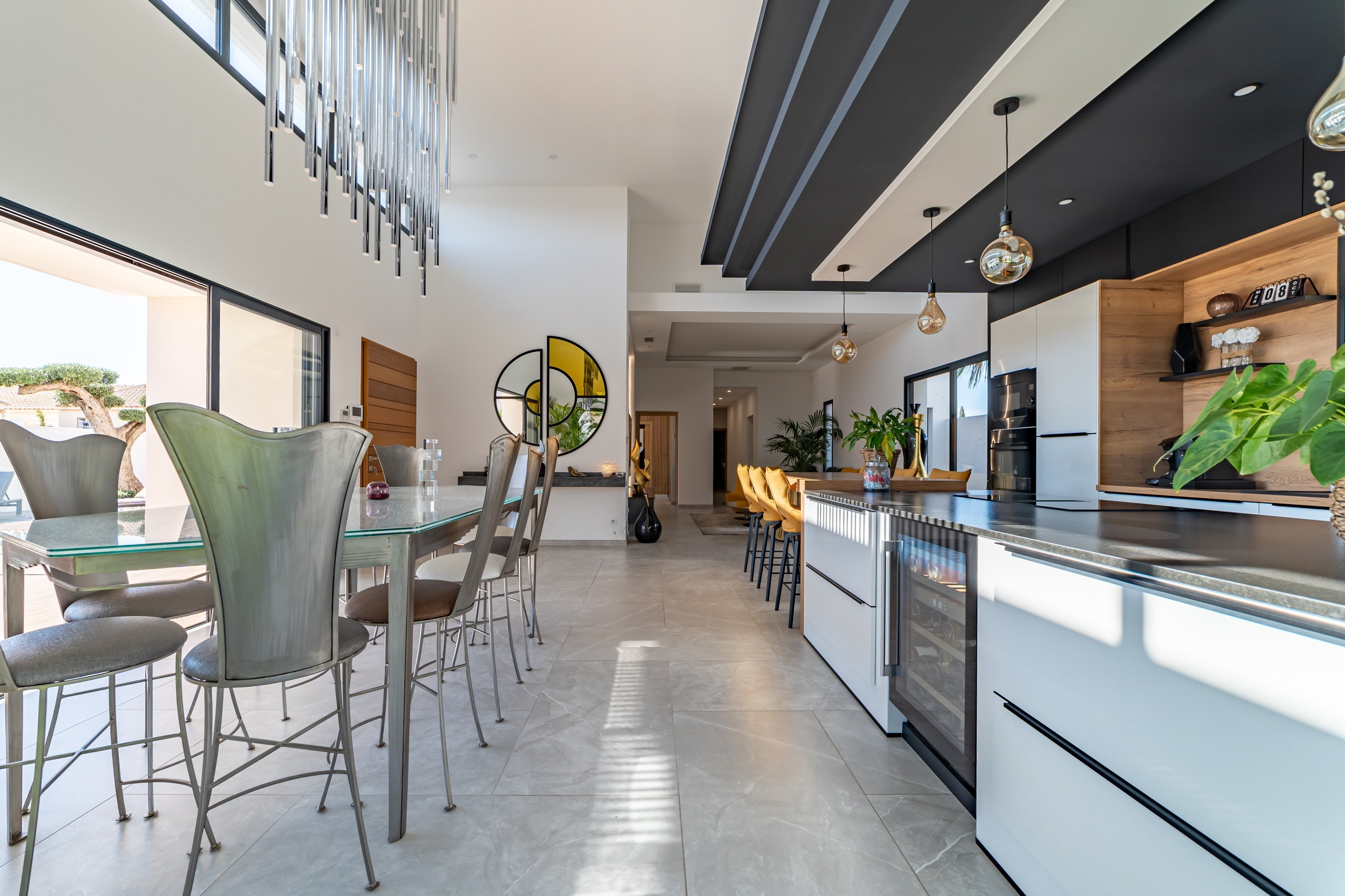  Exceptional single-story villa in Vias – 15 minutes