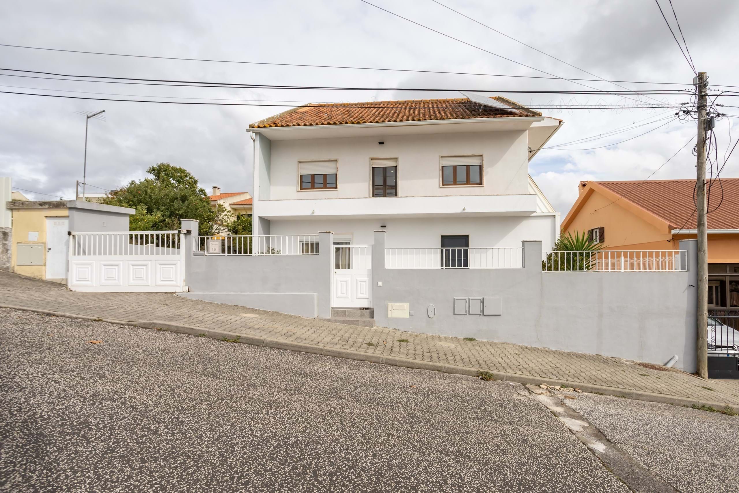 Loures, Lisbon, 2670-560, PT, 5 Bedrooms Bedrooms, ,3 BathroomsBathrooms,Residential,For Sale,1989673