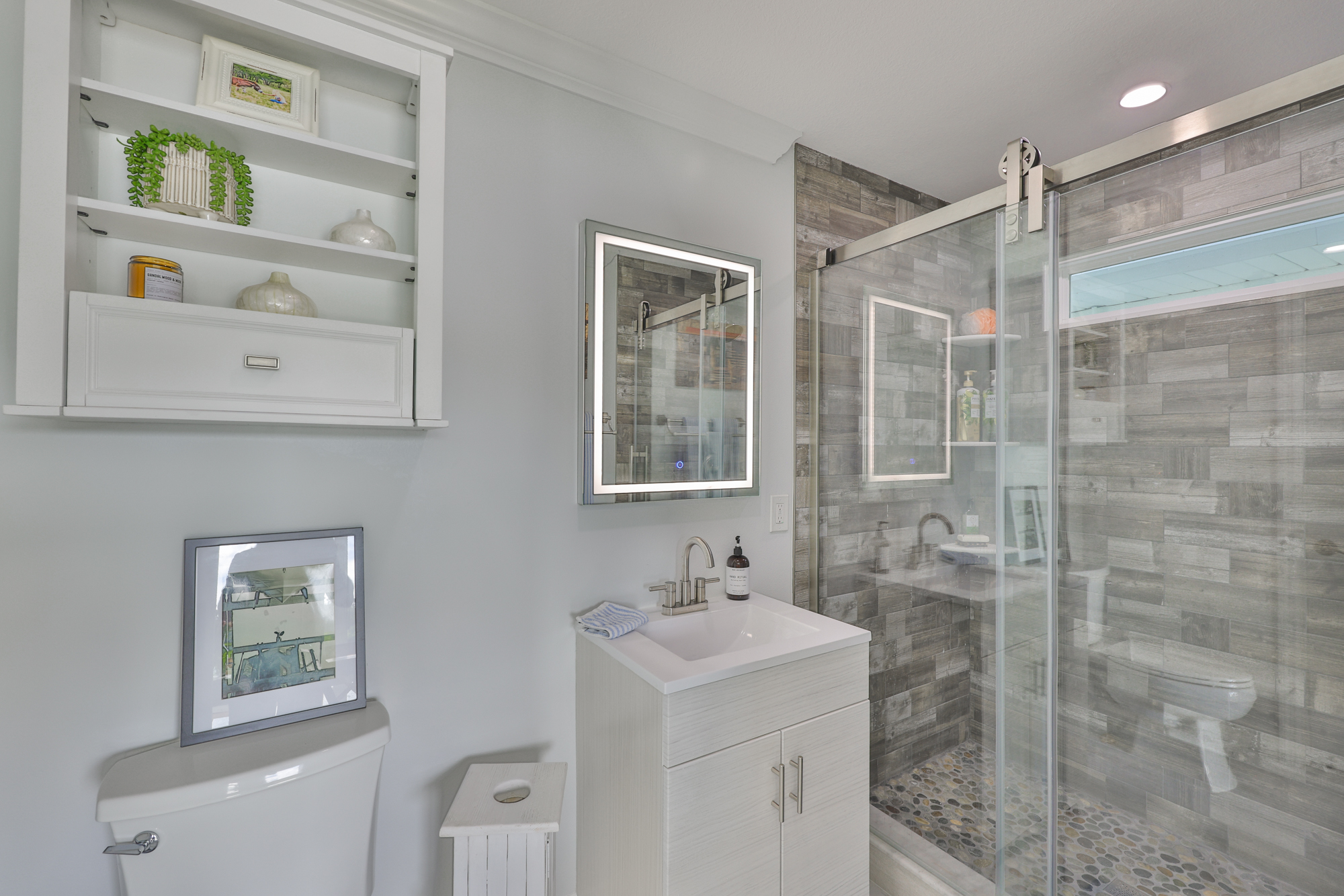 Largo, Florida, 33770, United States, 3 Bedrooms Bedrooms, ,4 BathroomsBathrooms,Residential,For Sale,1982146