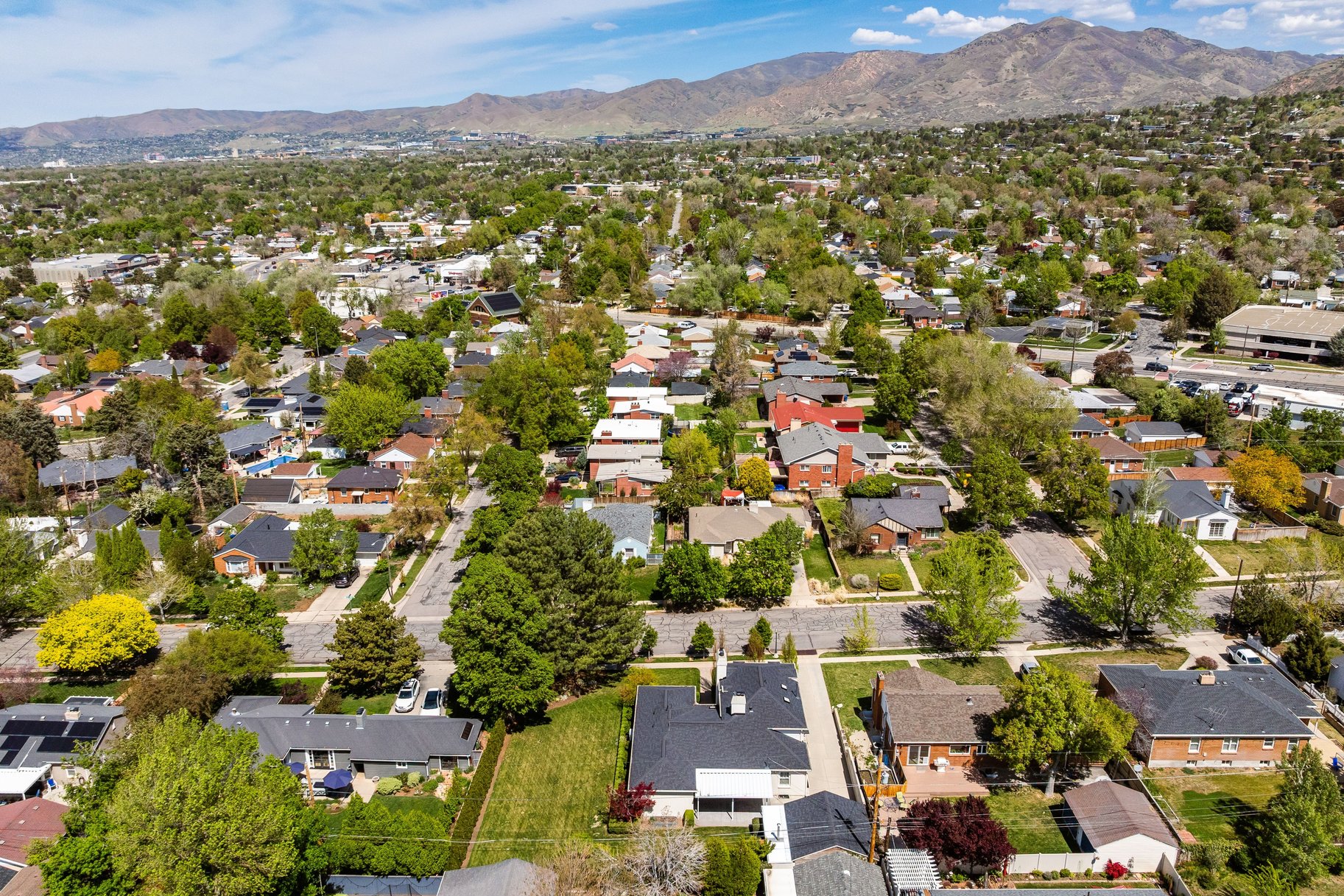  Exceptional Country Club Two-Story - 物件實景
