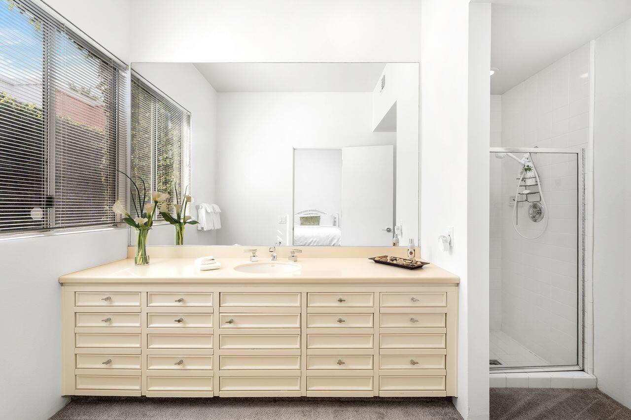 Palm Desert, California, 92260, United States, 2 Bedrooms Bedrooms, ,2 BathroomsBathrooms,Residential,For Sale,1992919