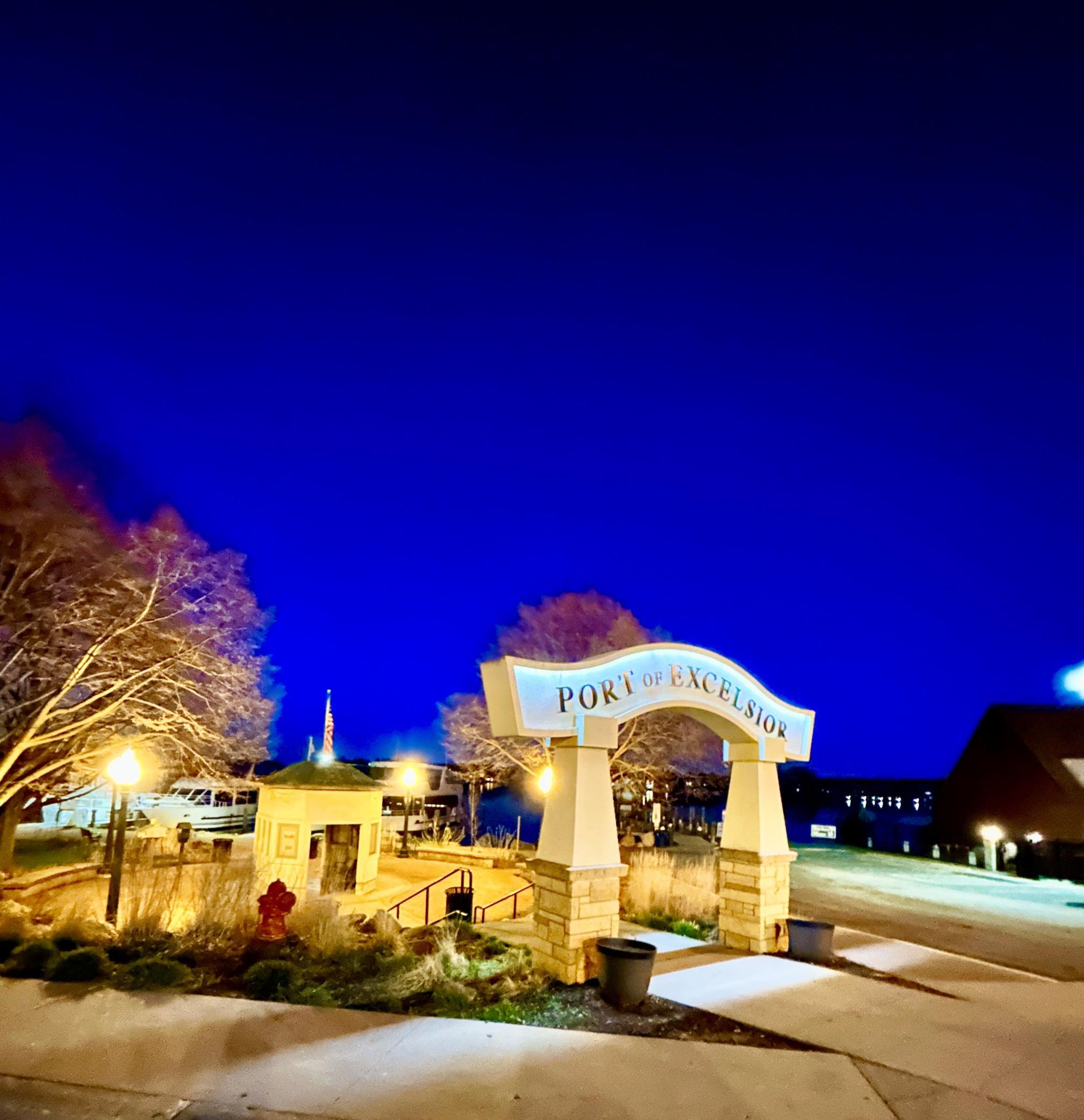 Deephaven, Minnesota, 55331, United States, 5 Bedrooms Bedrooms, ,5 BathroomsBathrooms,Residential,For Sale,1998829