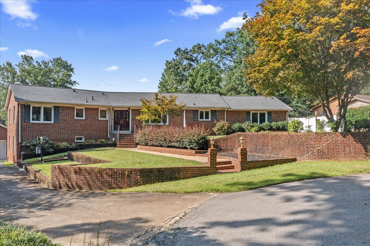 Chester, Virginia, 23831, United States, 5 Bedrooms Bedrooms, ,4 BathroomsBathrooms,Residential,For Sale,1889514