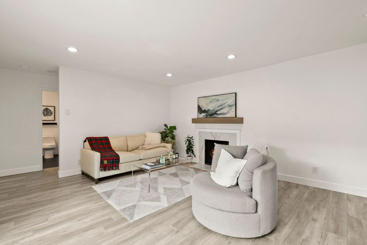 San Mateo, California, 94403, United States, 2 Bedrooms Bedrooms, ,1 BathroomBathrooms,Residential,For Sale,1947127