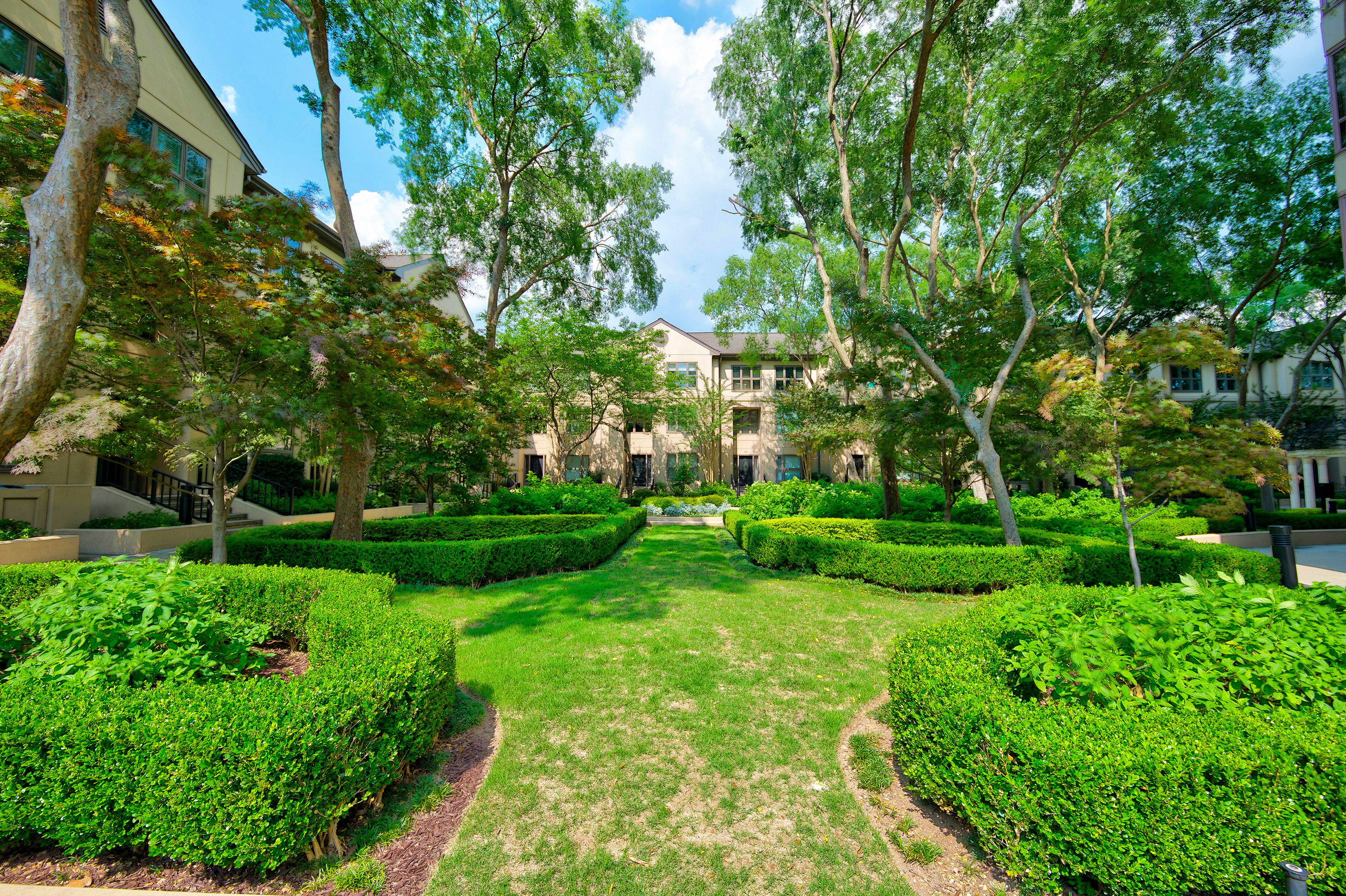  Welcome to Unit 2150 at The Oaks at Buckhead - 物件實景