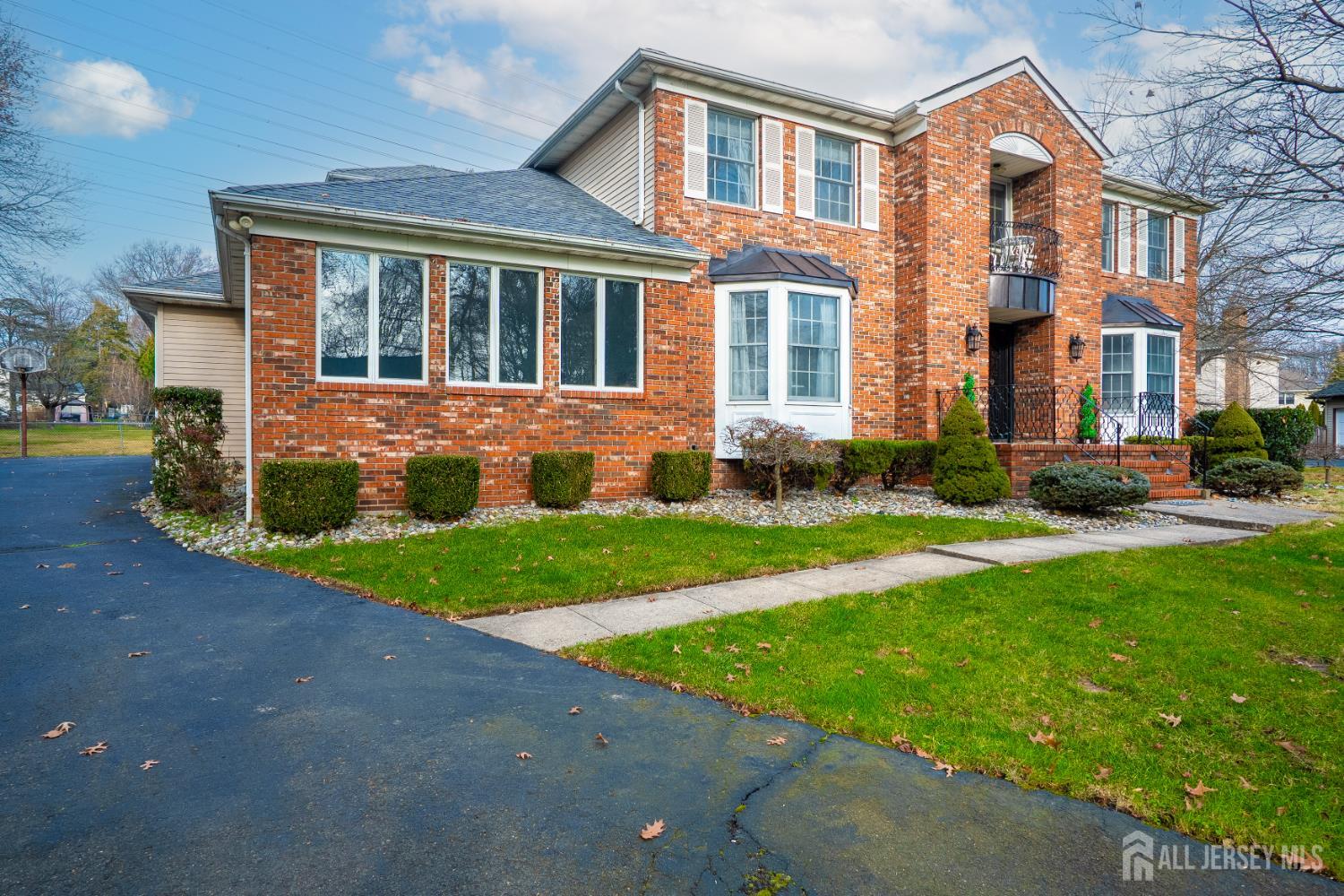 North Brunswick, New Jersey, 08902, United States, 5 Bedrooms Bedrooms, ,3 BathroomsBathrooms,Residential,For Sale,2002843