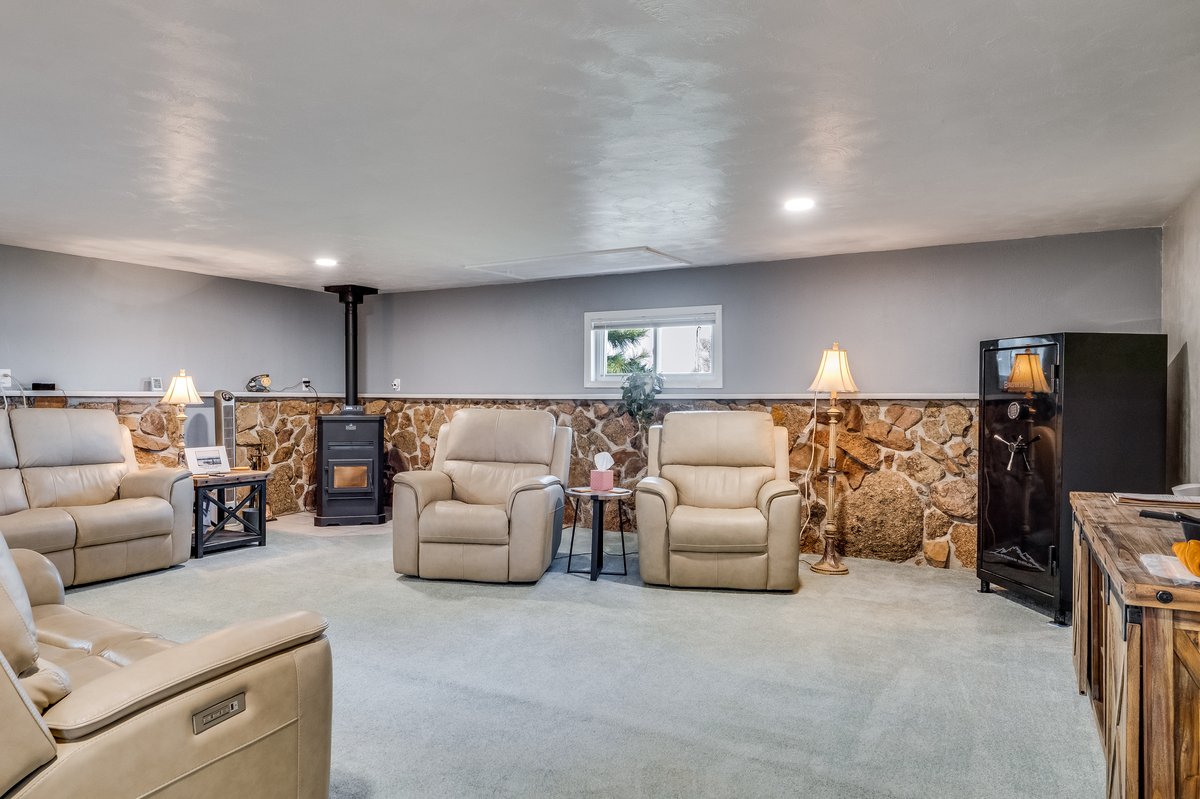 Cheyenne, Wyoming, 82009, United States, 3 Bedrooms Bedrooms, ,2 BathroomsBathrooms,Residential,For Sale,1976817