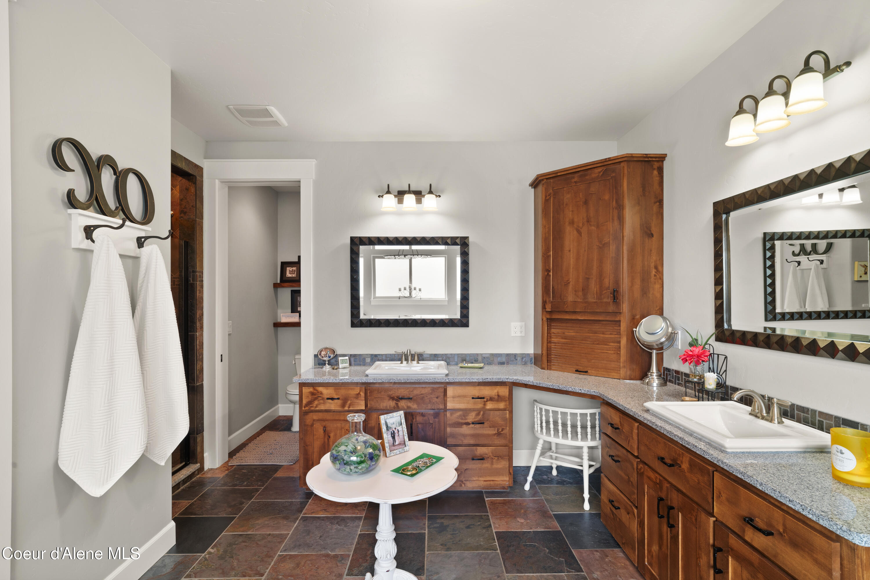 Coeur d'Alene, Idaho, 83815, United States, 5 Bedrooms Bedrooms, ,4 BathroomsBathrooms,Residential,For Sale,2048634