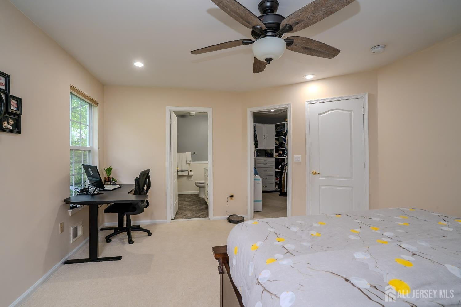 North Brunswick, New Jersey, 08902, United States, 3 Bedrooms Bedrooms, ,3 BathroomsBathrooms,Residential,For Sale,1937029