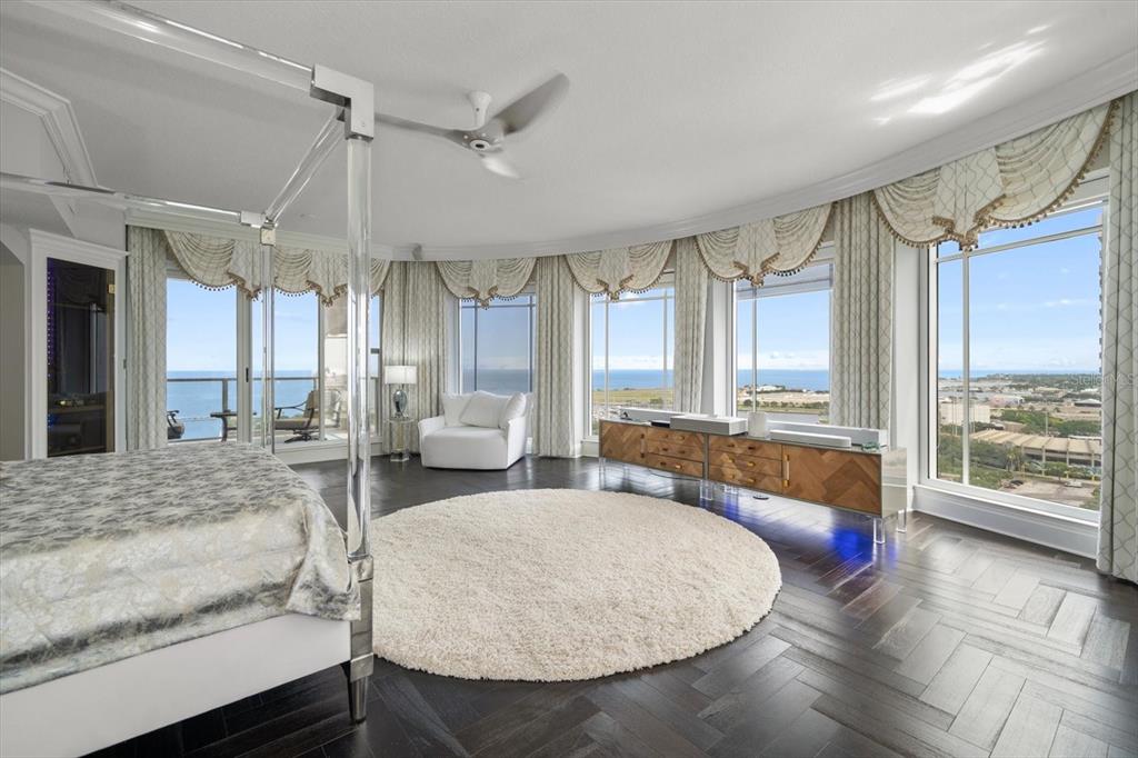 100 Beach Drive NE Unit 1900, St Petersburg, Florida, 33701, United States, 4 Bedrooms Bedrooms, ,6 BathroomsBathrooms,Residential,For Sale,100 Beach Drive NE Unit 1900,1618672