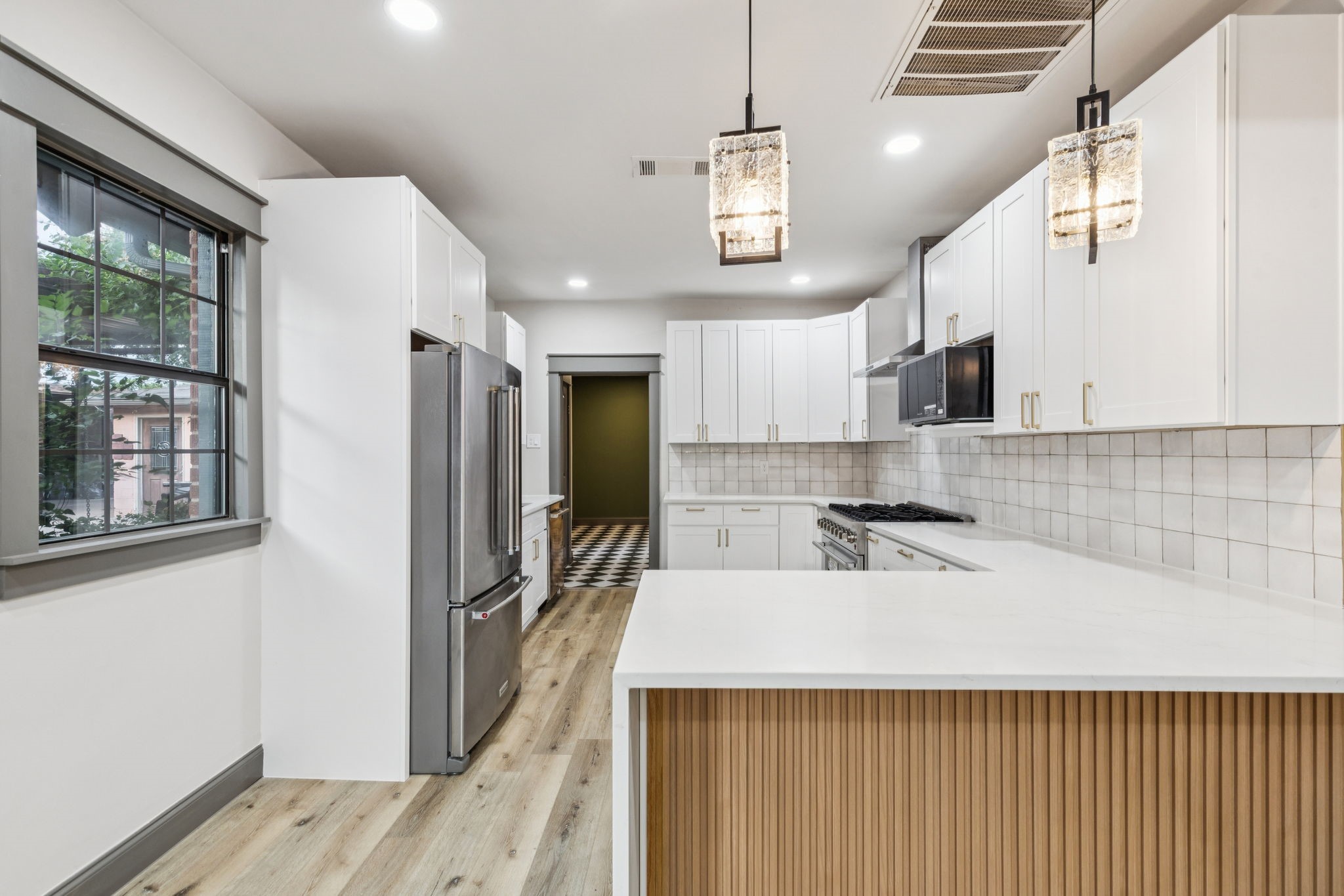 Dallas, Texas, 75208, United States, 3 Bedrooms Bedrooms, ,3 BathroomsBathrooms,Residential,For Sale,1926377
