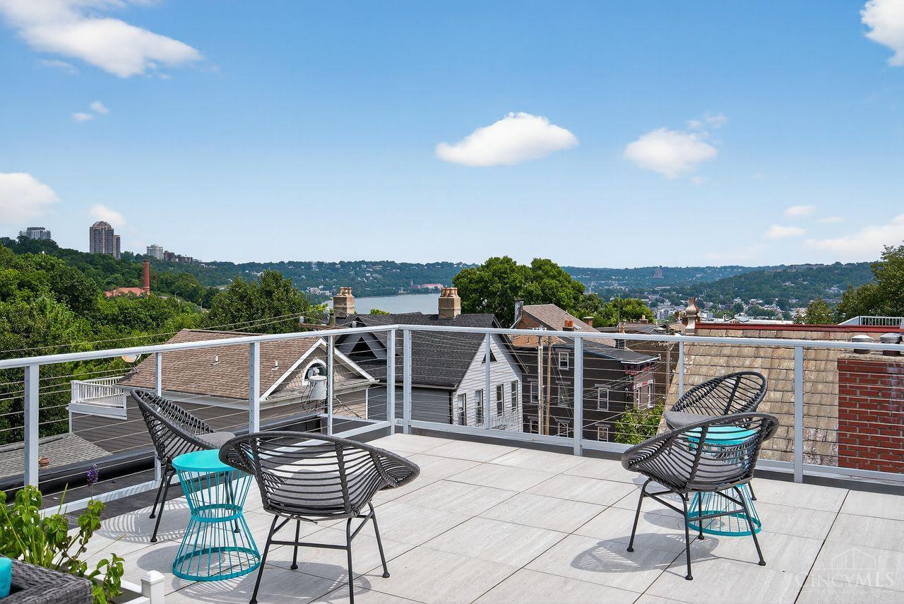 Cincinnati, Ohio, 45202, United States, 4 Bedrooms Bedrooms, ,4 BathroomsBathrooms,Residential,For Sale,1926217