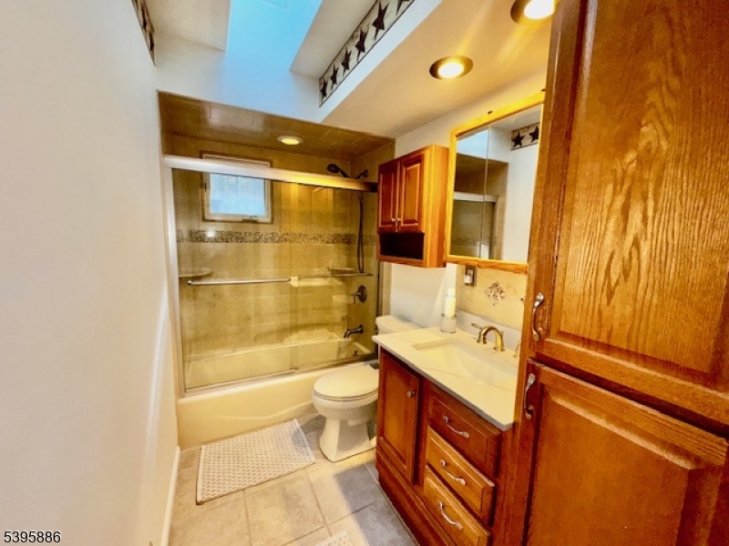 Mount Olive Twp., New Jersey, 07836, United States, 4 Bedrooms Bedrooms, ,2 BathroomsBathrooms,Residential,For Sale,1987785