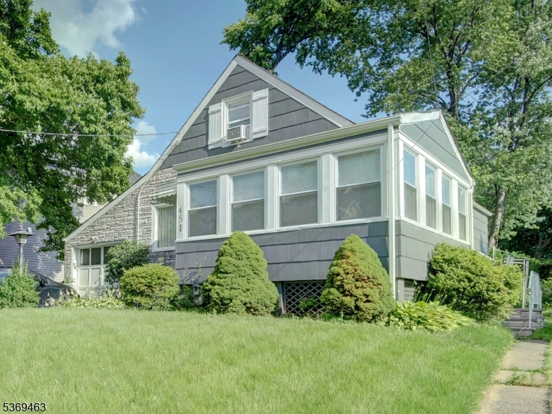 Union Twp., New Jersey, 07083, United States, 4 Bedrooms Bedrooms, ,2 BathroomsBathrooms,Residential,For Sale,1901304
