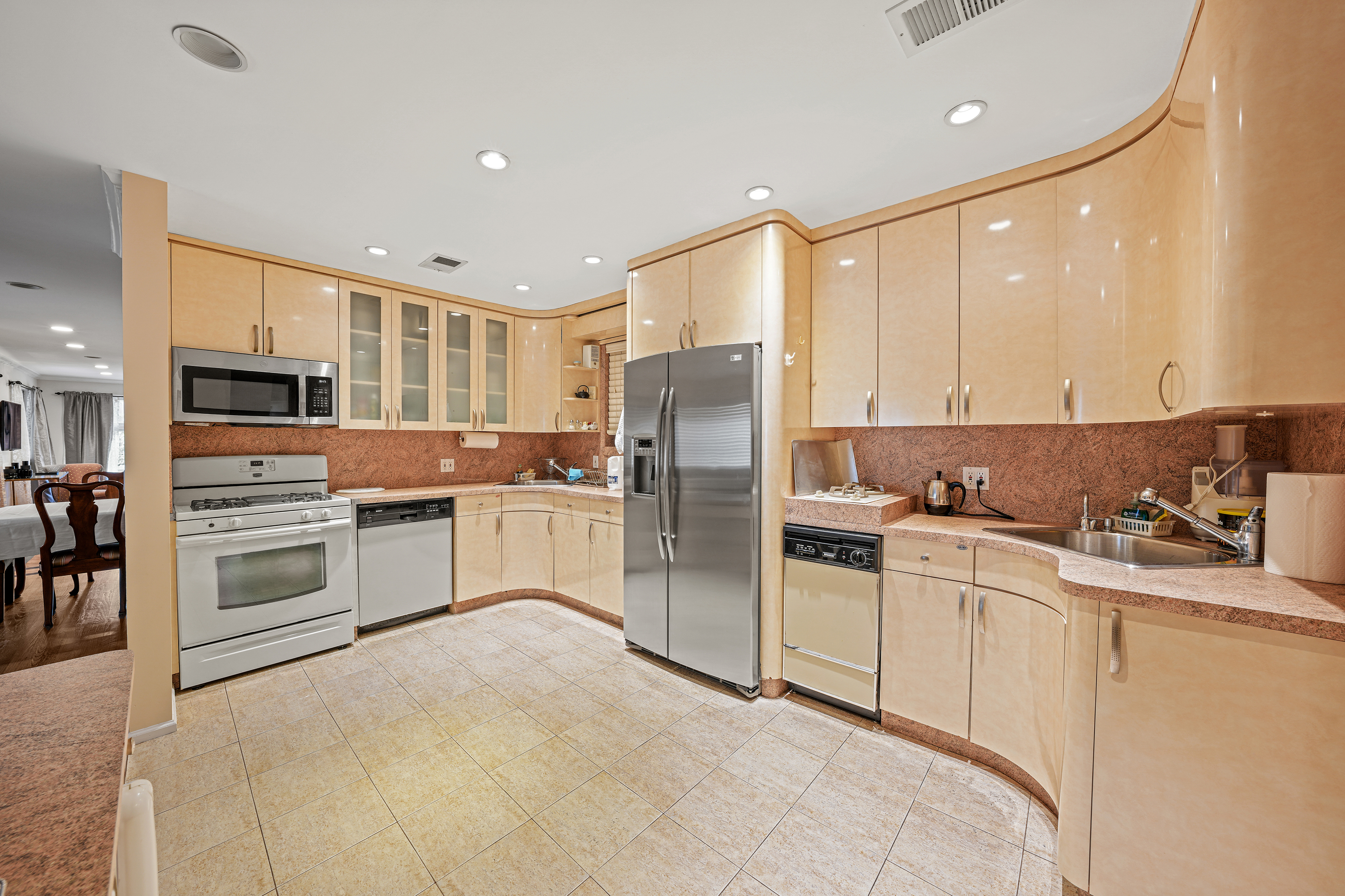 Brooklyn, New York, 11230, United States, 7 Bedrooms Bedrooms, ,7 BathroomsBathrooms,Residential,For Sale,1990227