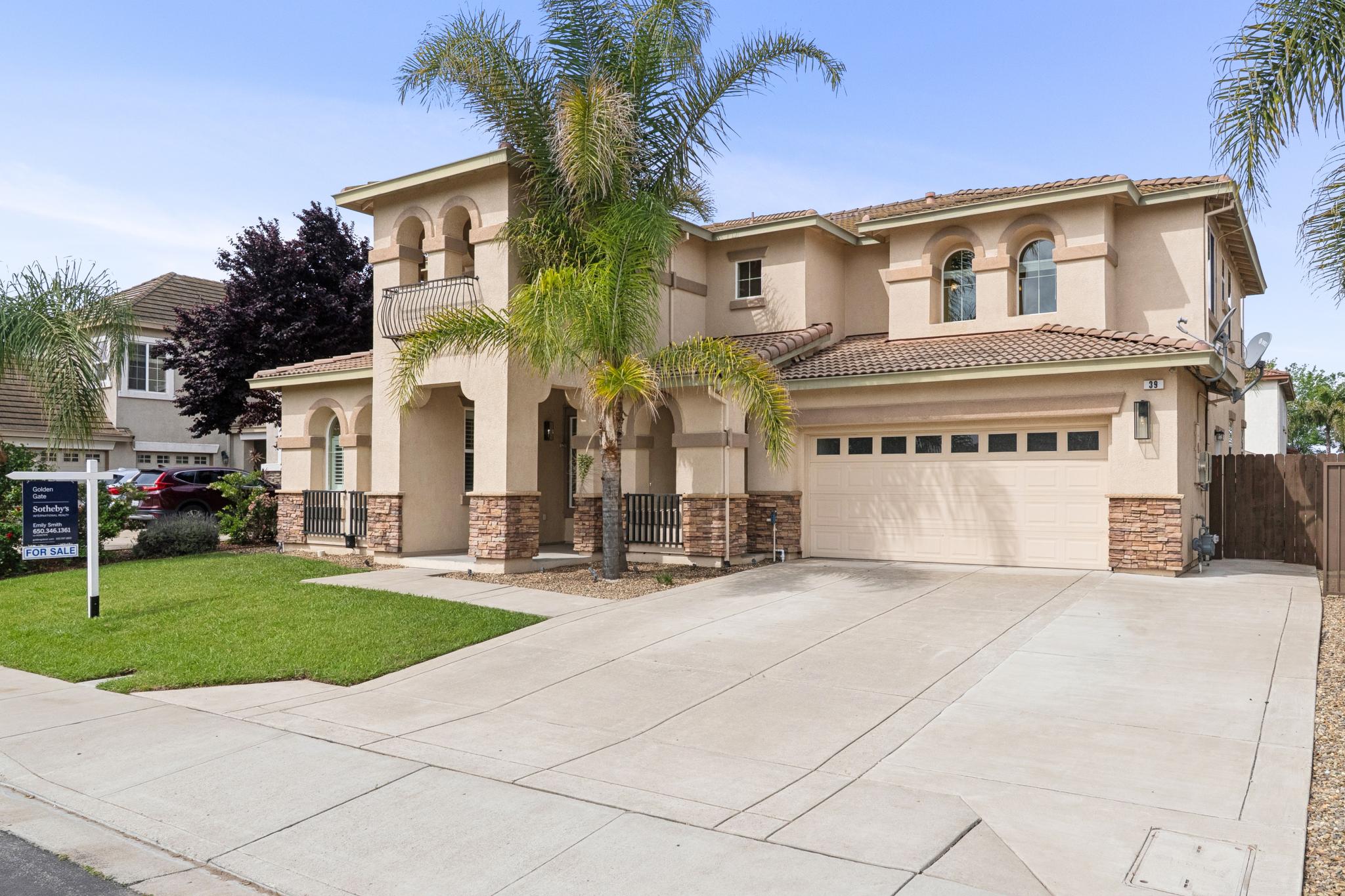  Gorgeous Two-Story Oakley Home - 物件實景