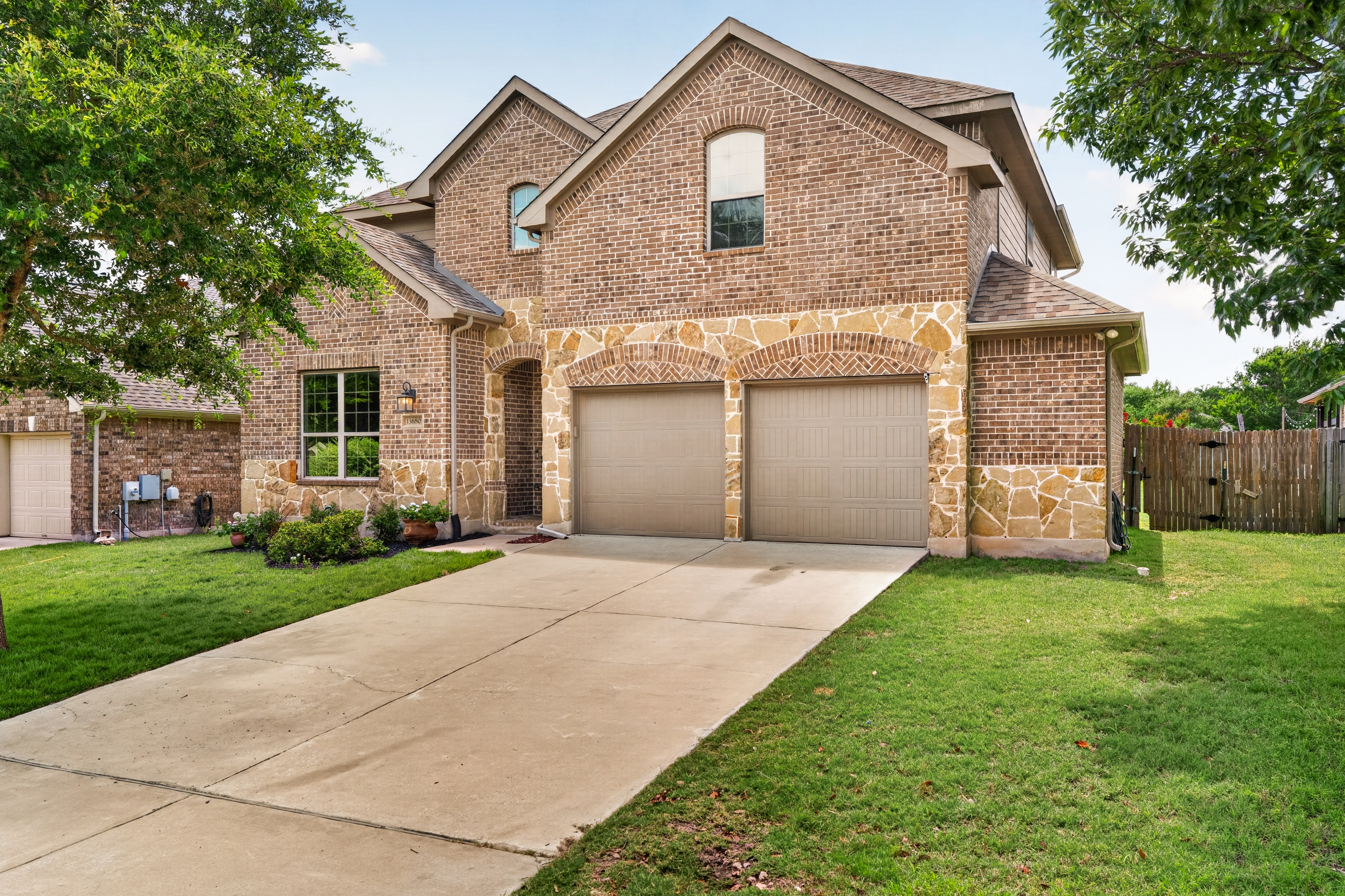  Masterfully Crafted Home in Belterra with Backyard Oasis - 物件實景