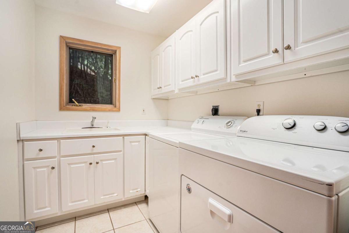 Ellijay, Georgia, 30536, United States, 4 Bedrooms Bedrooms, ,4 BathroomsBathrooms,Residential,For Sale,1888525