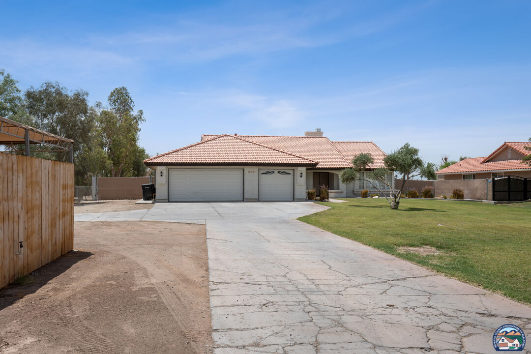 El Centro, California, 92243, United States, 4 Bedrooms Bedrooms, ,3 BathroomsBathrooms,Residential,For Sale,1838686