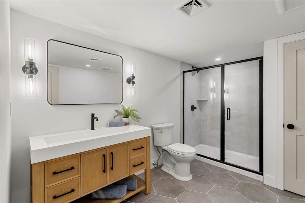 Reading, Massachusetts, 01867, United States, 4 Bedrooms Bedrooms, ,5 BathroomsBathrooms,Residential,For Sale,1988316