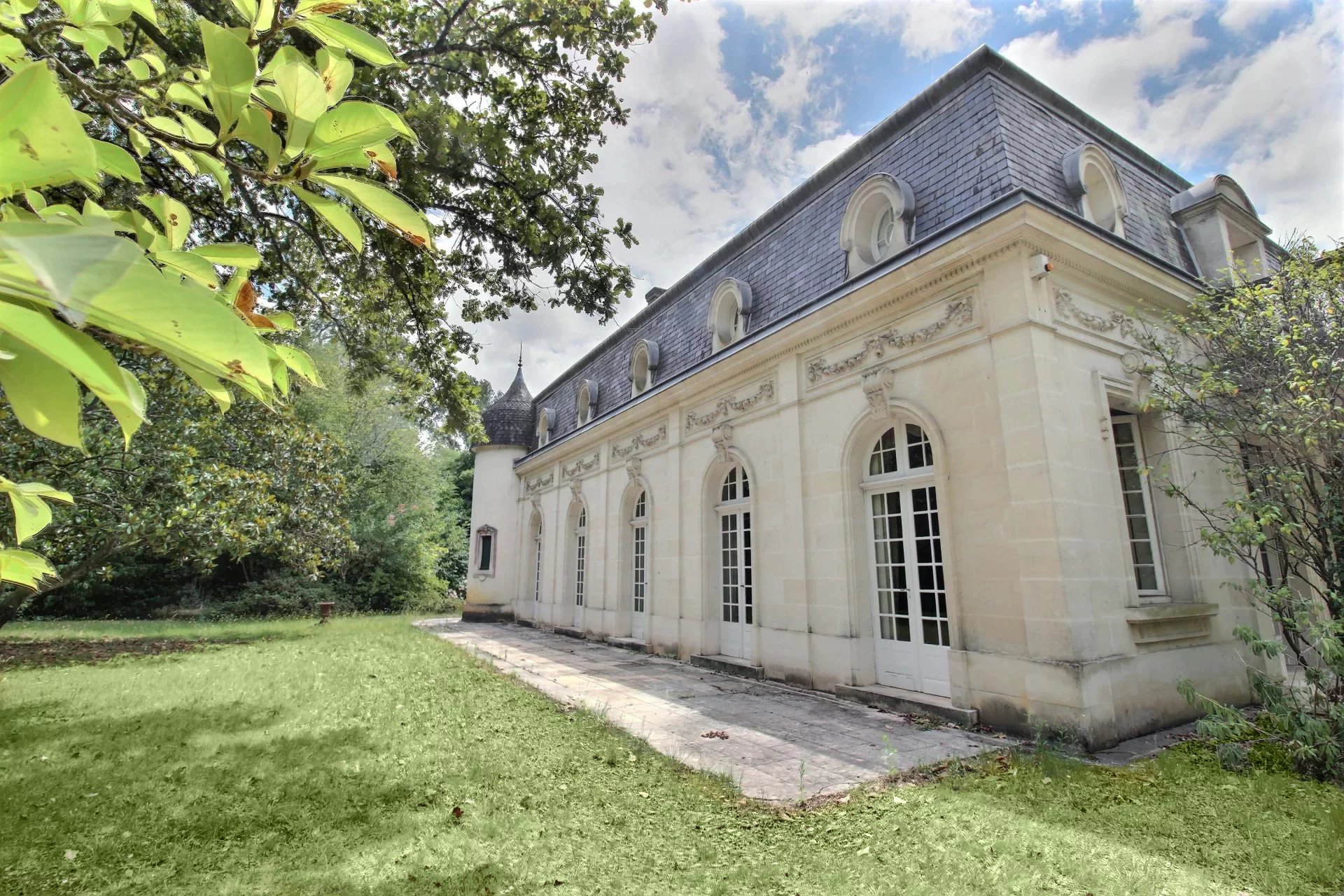 Le Bouscat, New Aquitaine, 33110, FR, 10 Bedrooms Bedrooms, ,Residential,For Sale,1401251
