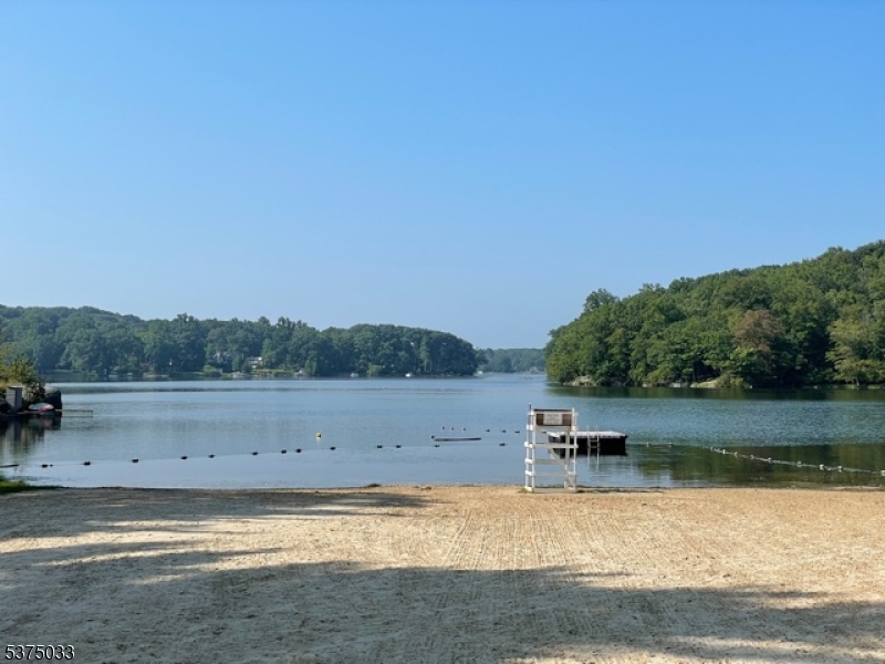 Rockaway Twp., New Jersey, 07866, United States, 3 Bedrooms Bedrooms, ,3 BathroomsBathrooms,Residential,For Sale,1906330