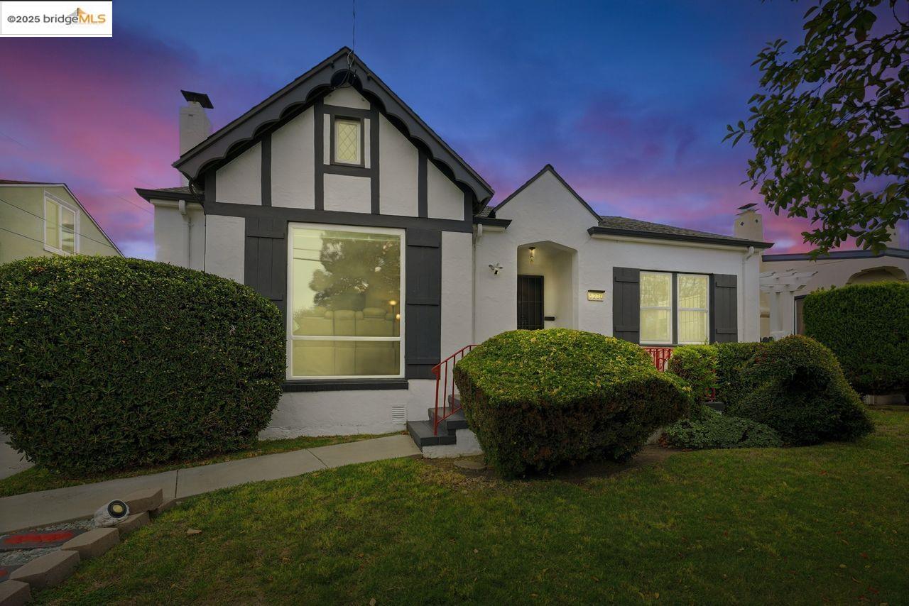 Oakland, California, 94619, United States, 4 Bedrooms Bedrooms, ,1 BathroomBathrooms,Residential,For Sale,1993166