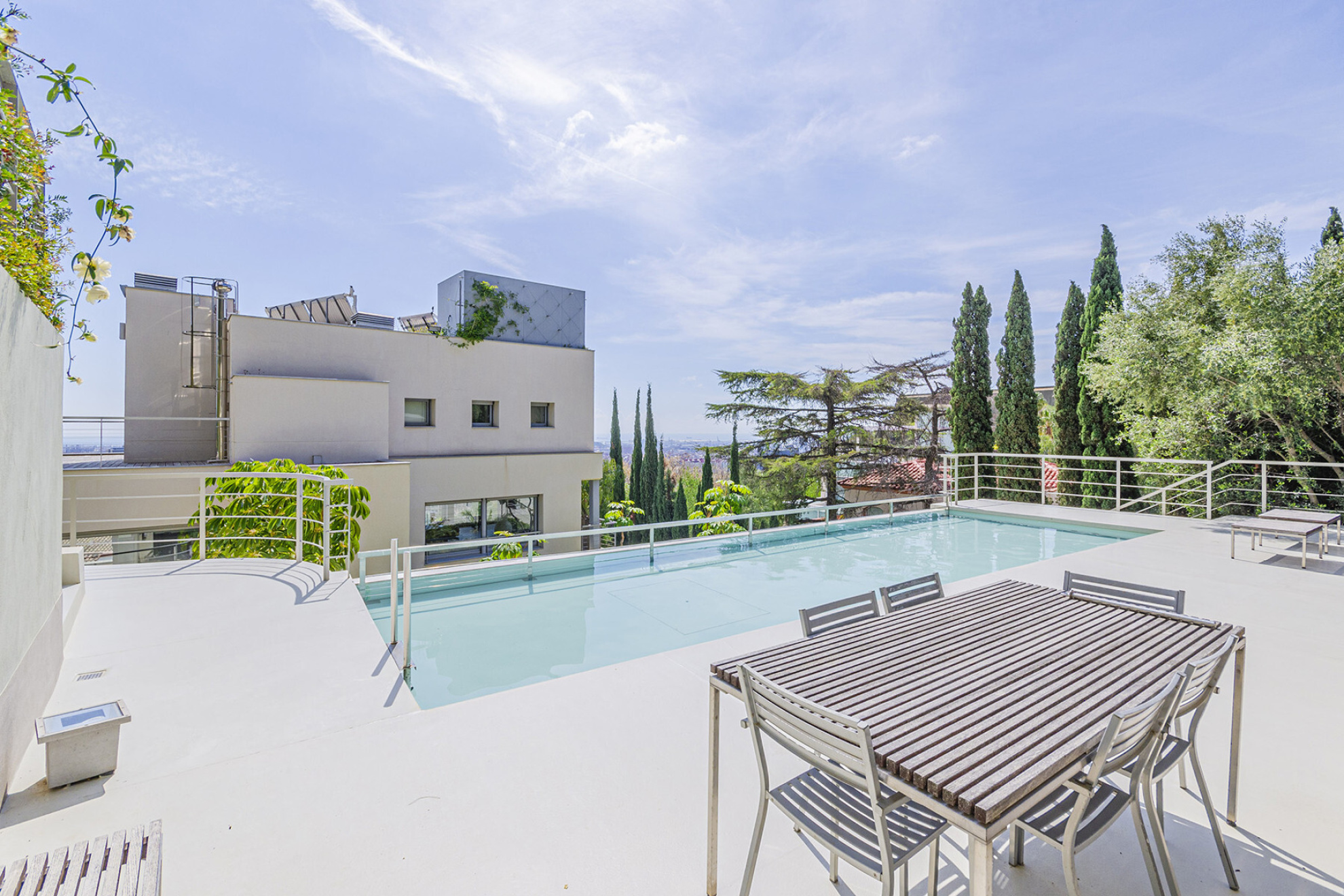  Property with breathtaking views surrounded by tropical garden - 物件實景