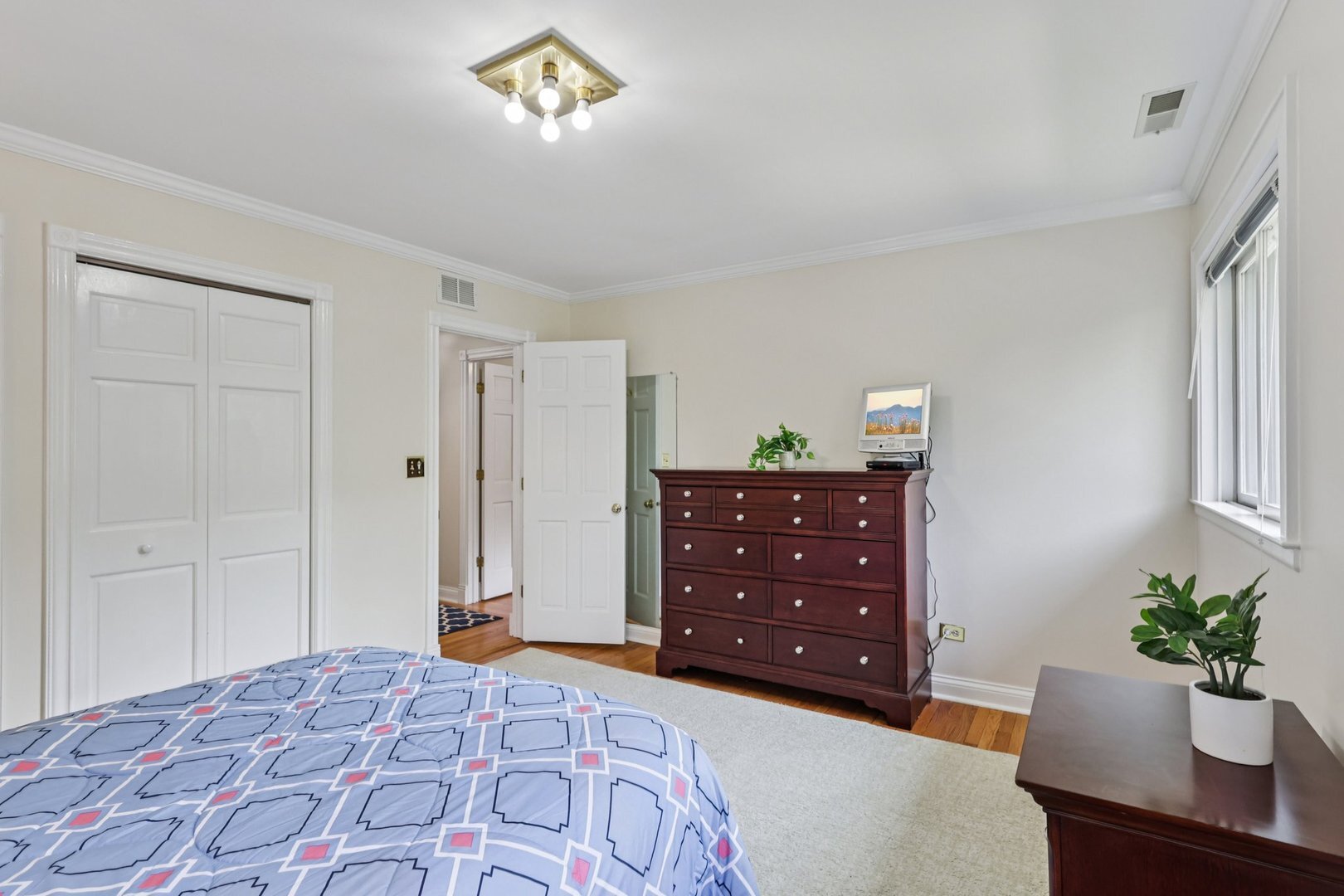 Evanston, Illinois, 60201, United States, 4 Bedrooms Bedrooms, ,4 BathroomsBathrooms,Residential,For Sale,1941847