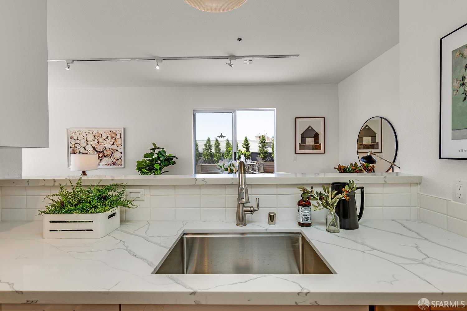 San Francisco, California, 94103, United States, 2 Bedrooms Bedrooms, ,2 BathroomsBathrooms,Residential,For Sale,1849011