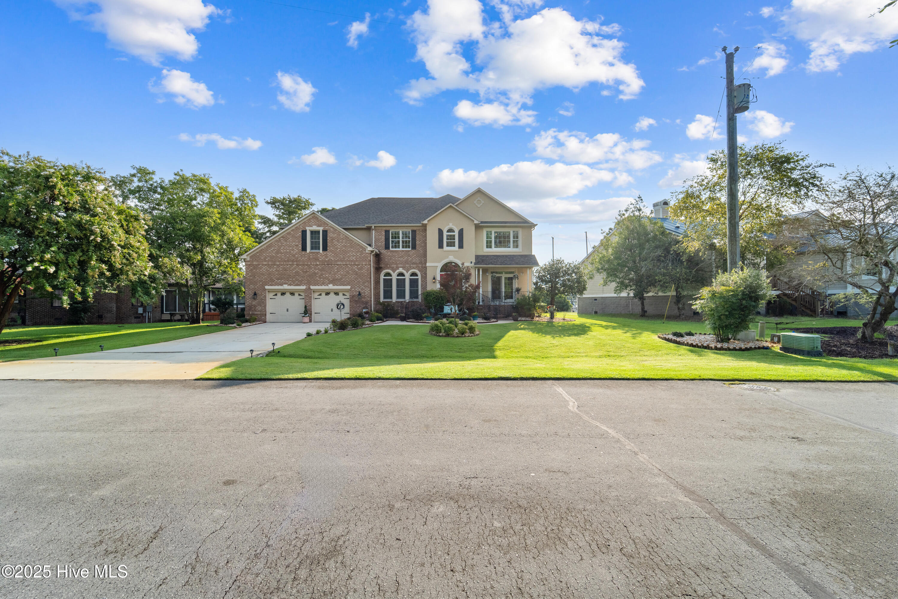 New Bern, North Carolina, 28560, United States, 4 Bedrooms Bedrooms, ,3 BathroomsBathrooms,Residential,For Sale,1907556