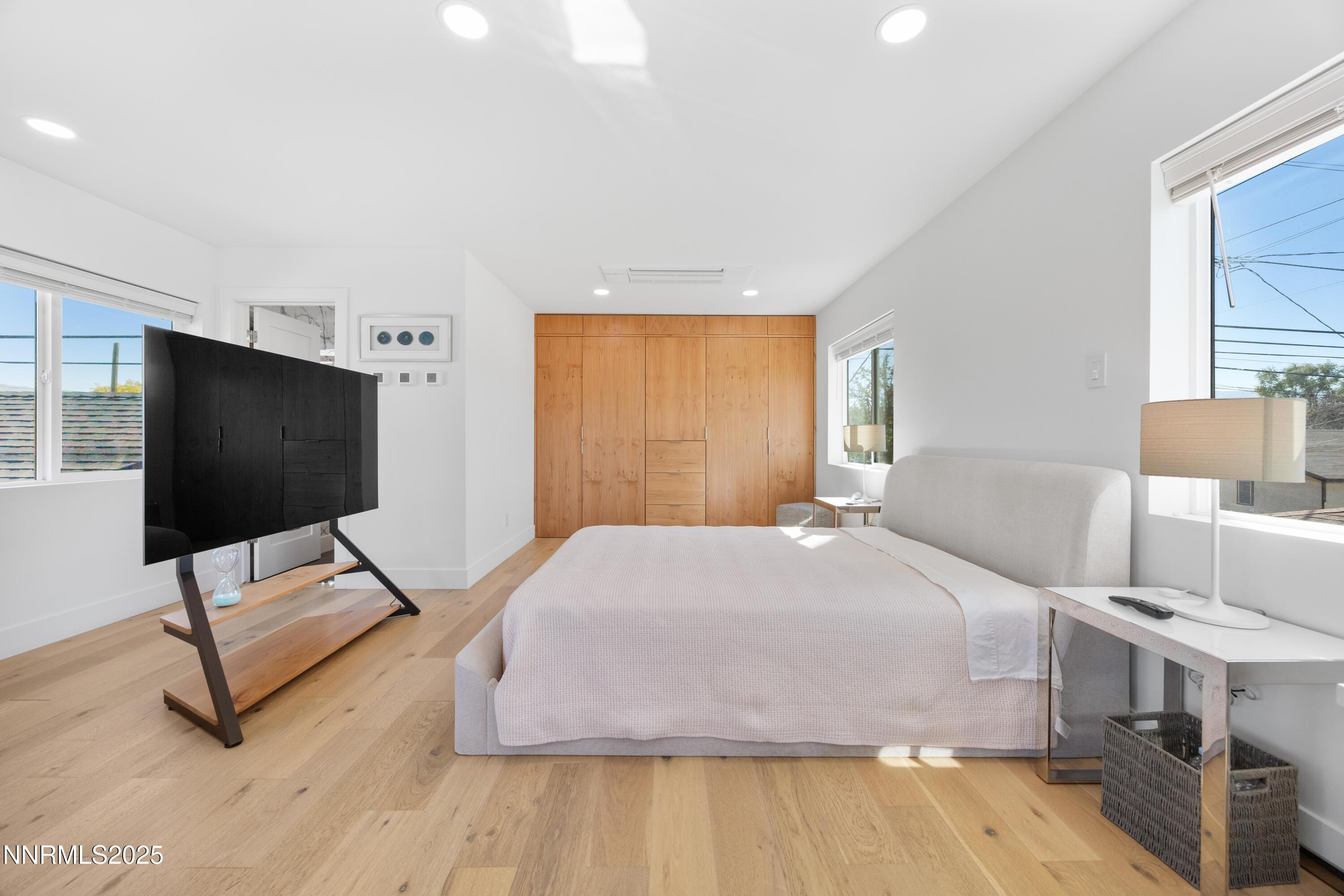 Sparks, Nevada, 89431, United States, 5 Bedrooms Bedrooms, ,2 BathroomsBathrooms,Residential,For Sale,1967760