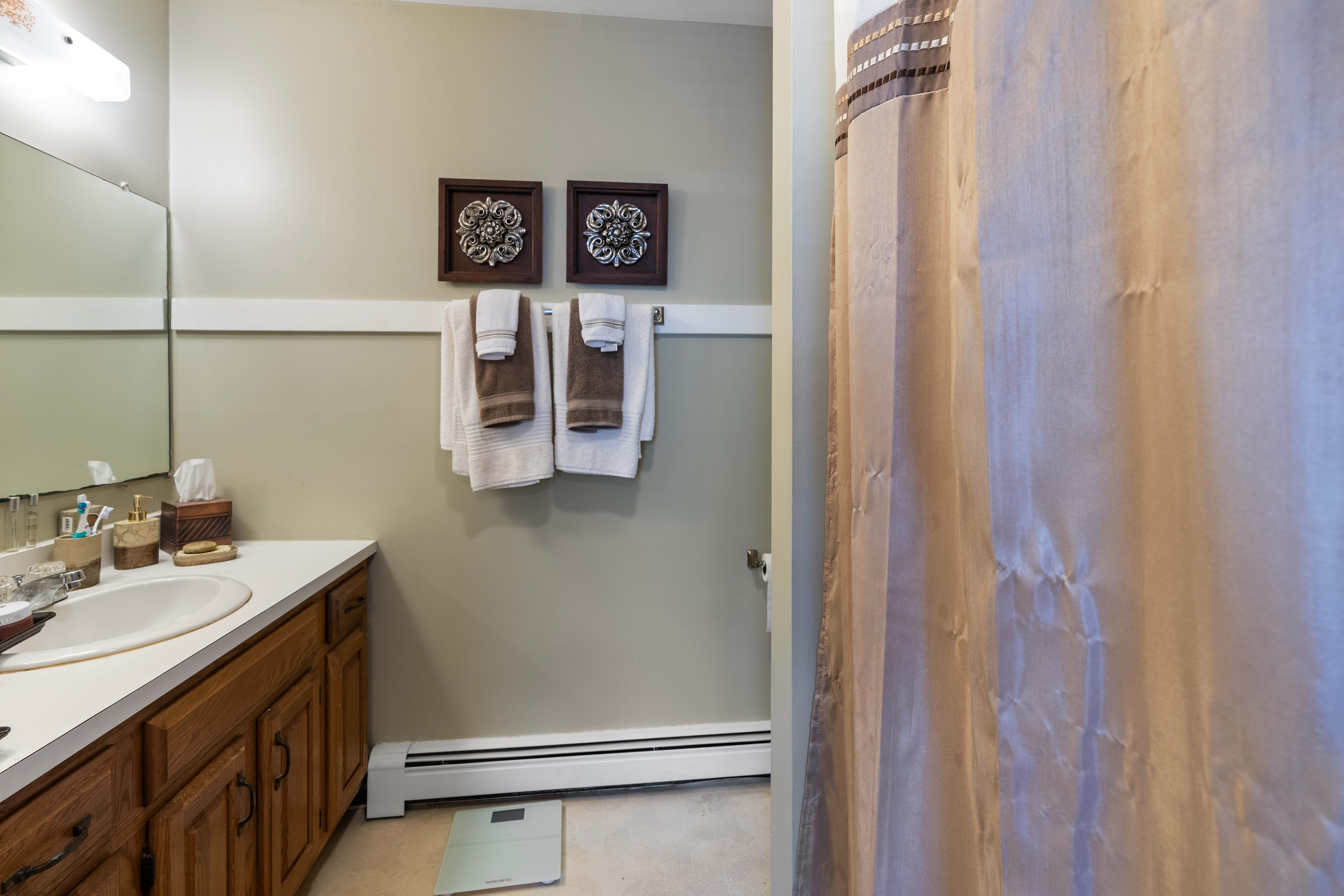 Newport, Rhode Island, 02840, United States, 4 Bedrooms Bedrooms, ,4 BathroomsBathrooms,Residential,For Sale,1904331