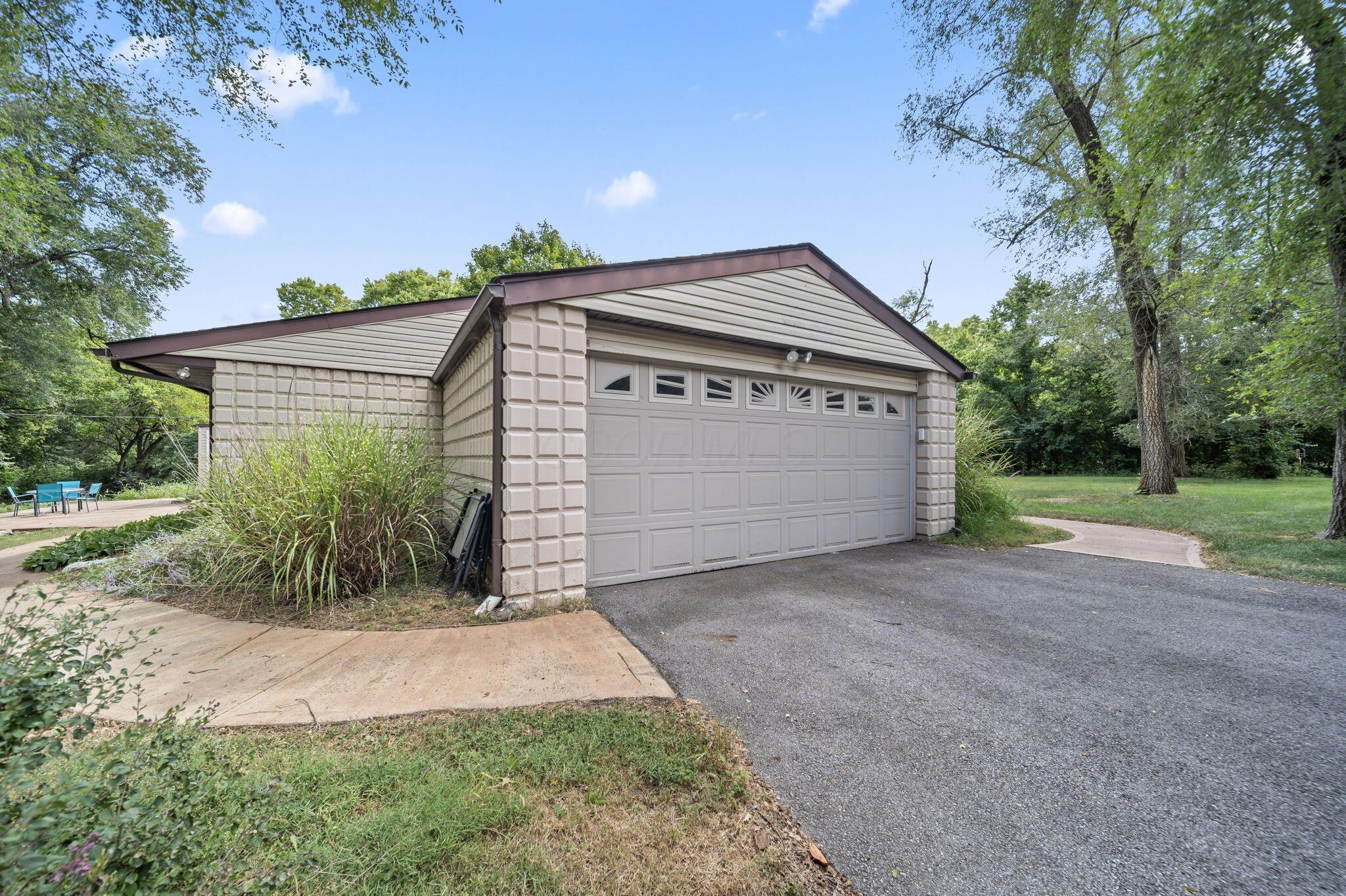 Columbus, Ohio, 43221, United States, 3 Bedrooms Bedrooms, ,4 BathroomsBathrooms,Residential,For Sale,1951333