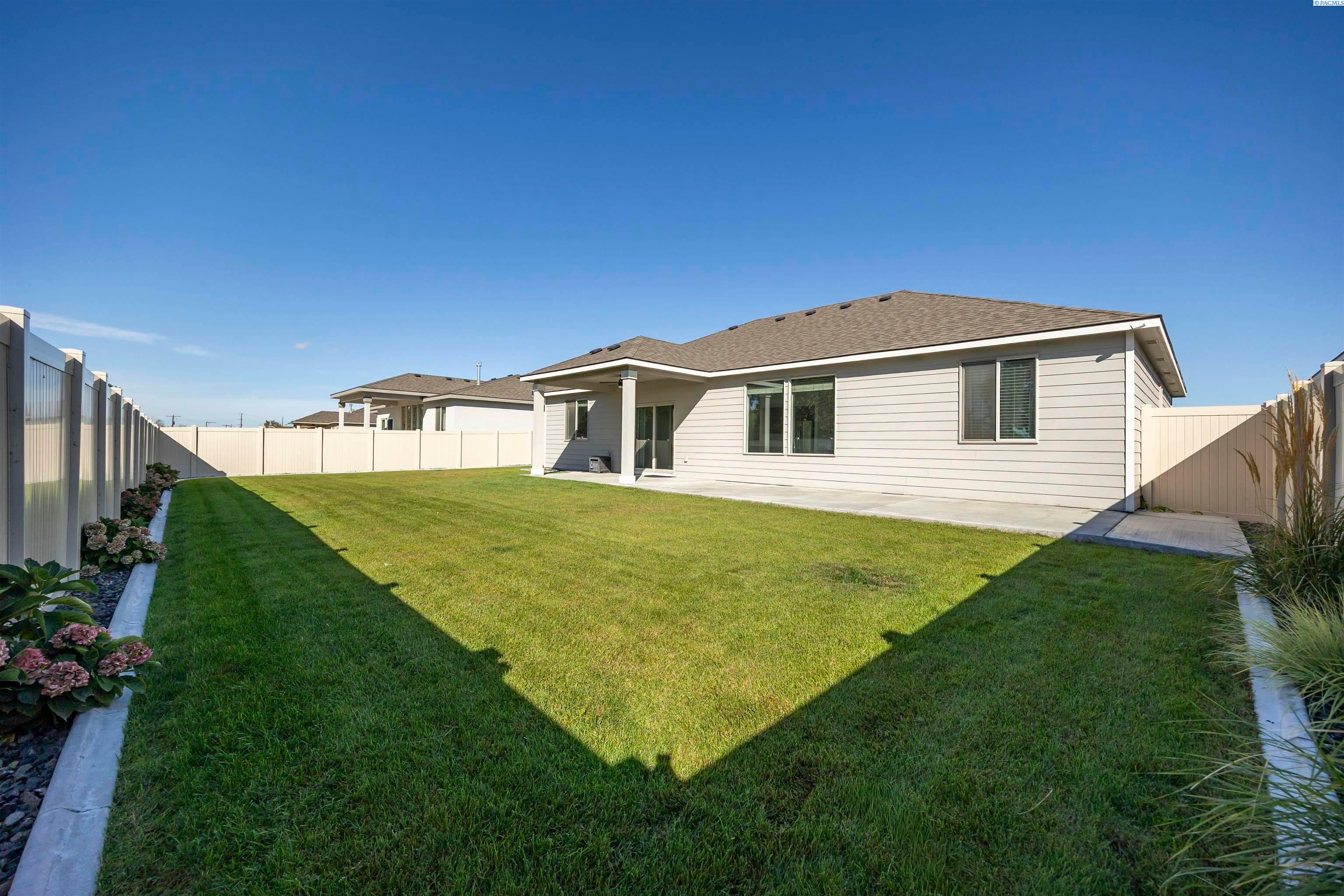 Pasco, Washington, 99301, United States, 4 Bedrooms Bedrooms, ,2 BathroomsBathrooms,Residential,For Sale,1978542