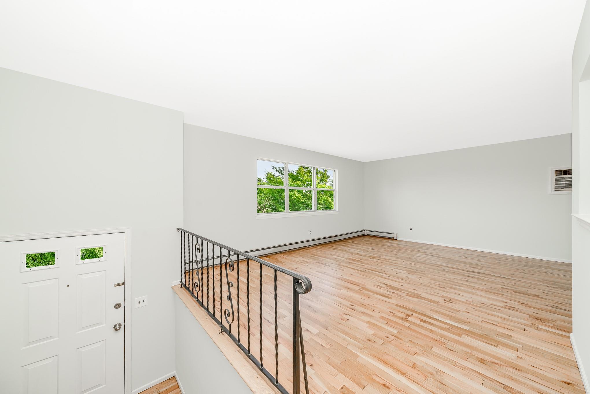 Massapequa, New York, 11758, United States, 4 Bedrooms Bedrooms, ,2 BathroomsBathrooms,Residential,For Sale,1887450