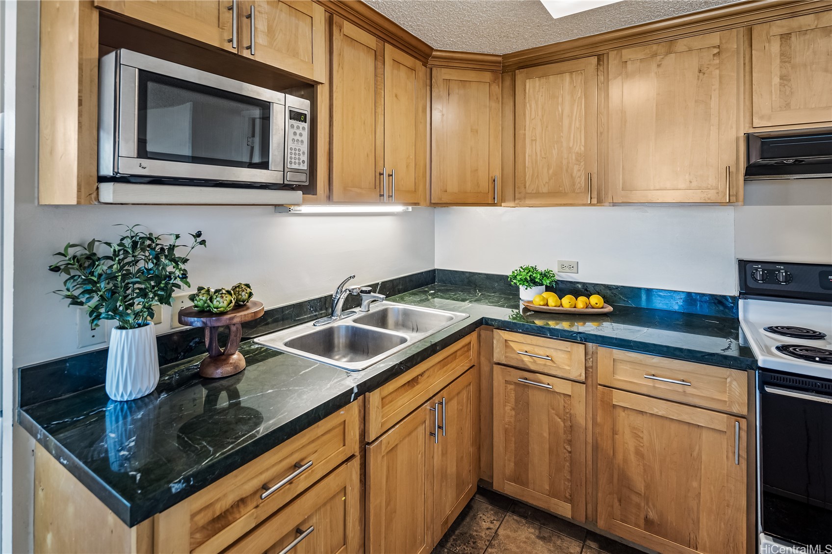 Aiea, Hawaii, 96701, United States, 2 Bedrooms Bedrooms, ,2 BathroomsBathrooms,Residential,For Sale,1882512