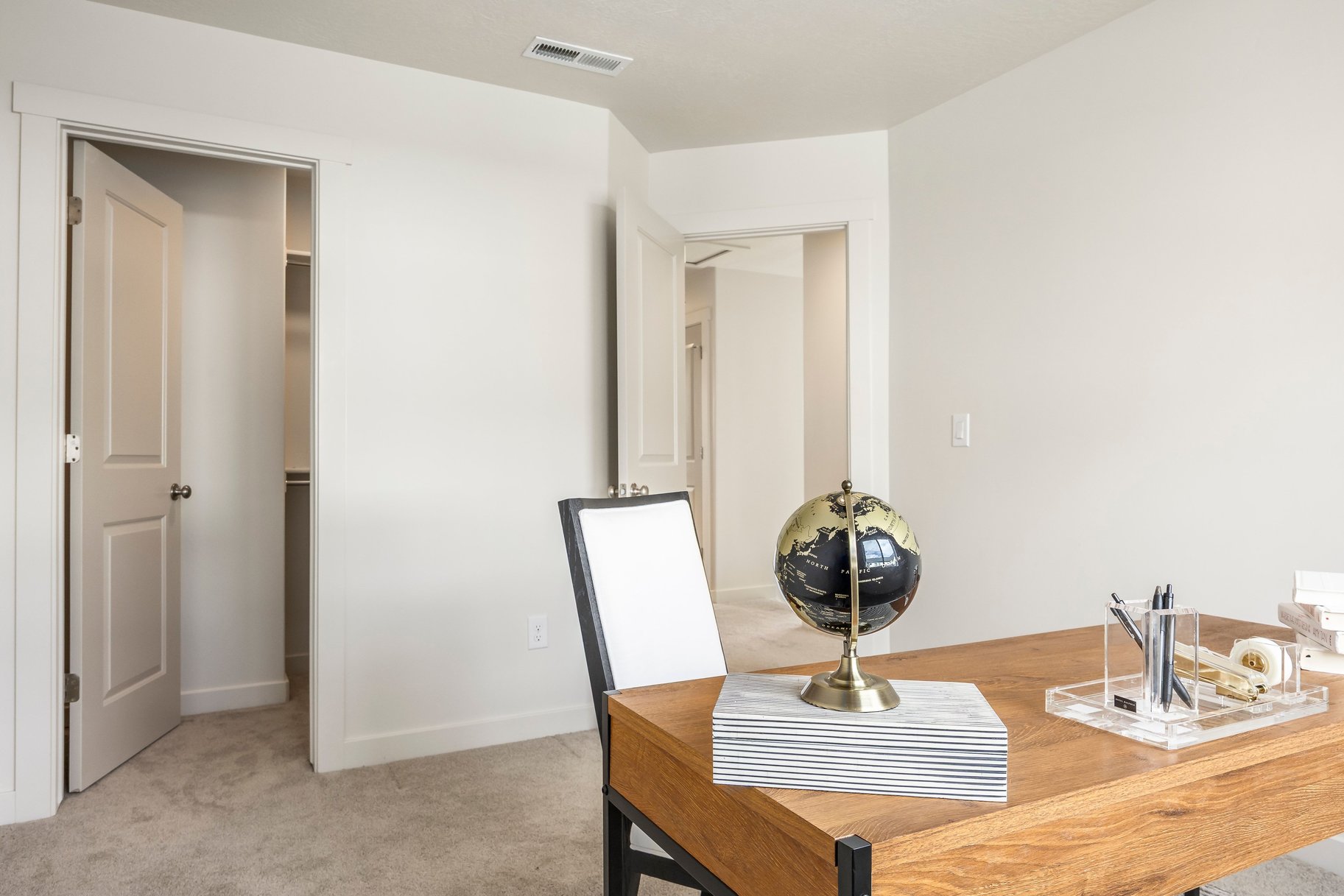  Rare Row-End Townhome - 物件實景