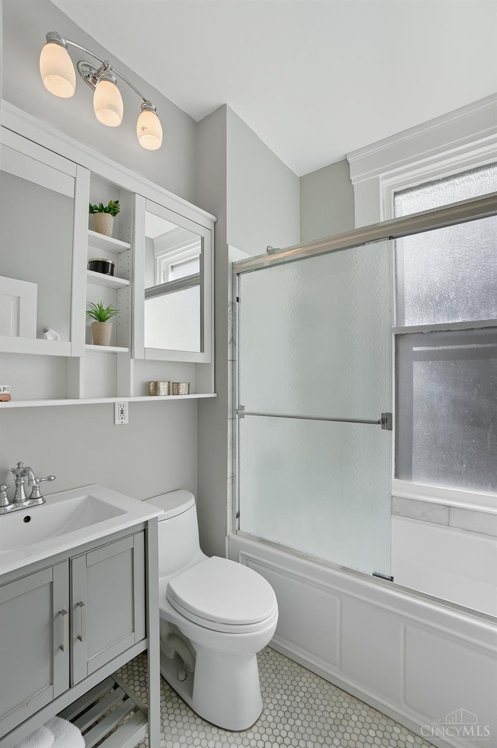 Cincinnati, Ohio, 45226, United States, ,Residential,For Sale,1996186