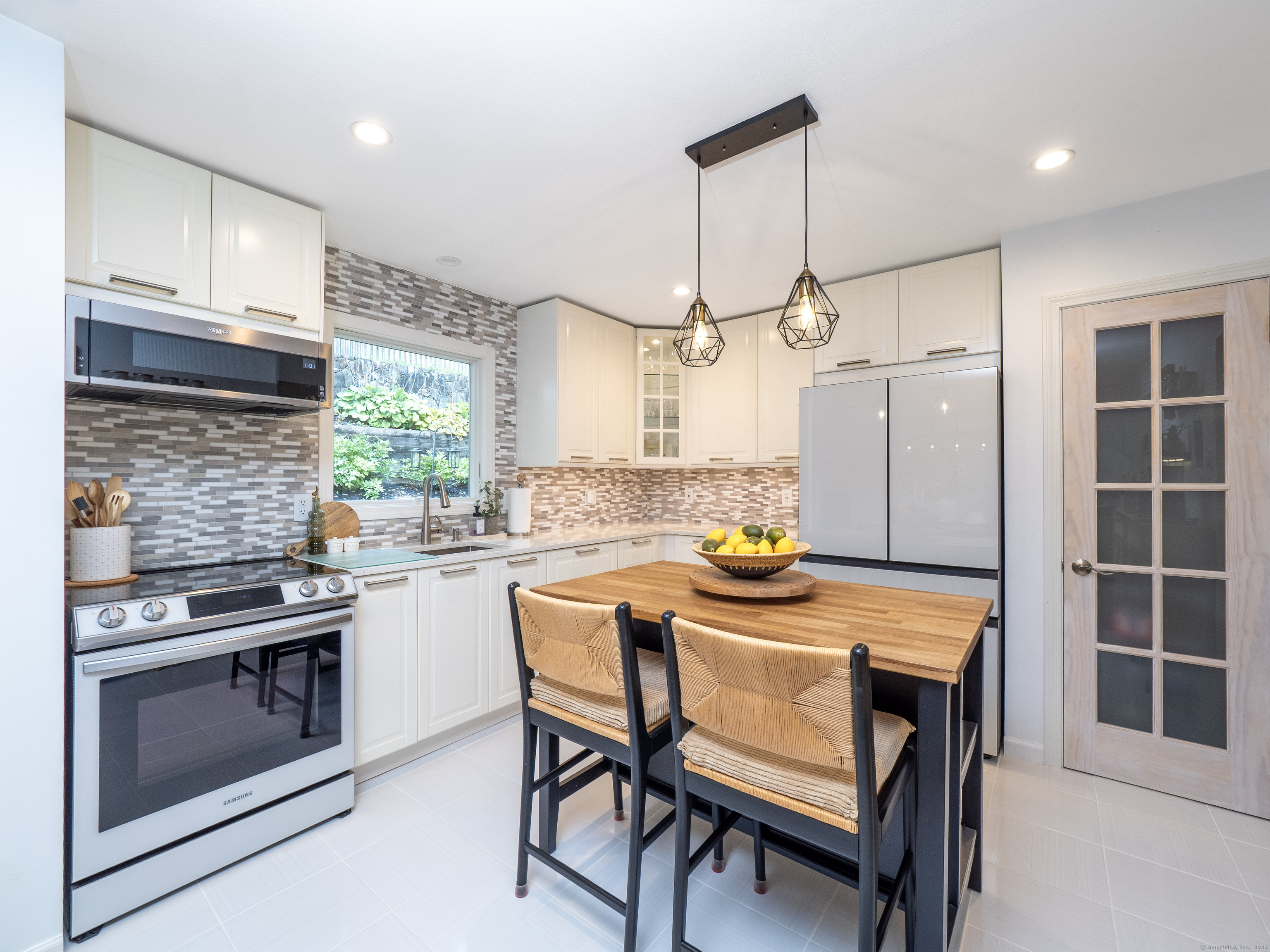Ridgefield, Connecticut, 06877, United States, 3 Bedrooms Bedrooms, ,3 BathroomsBathrooms,Residential,For Sale,1950980