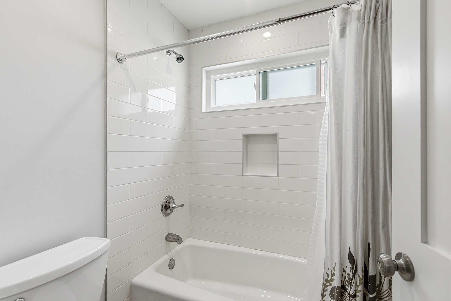  5674 Windsor Way - 物件實景