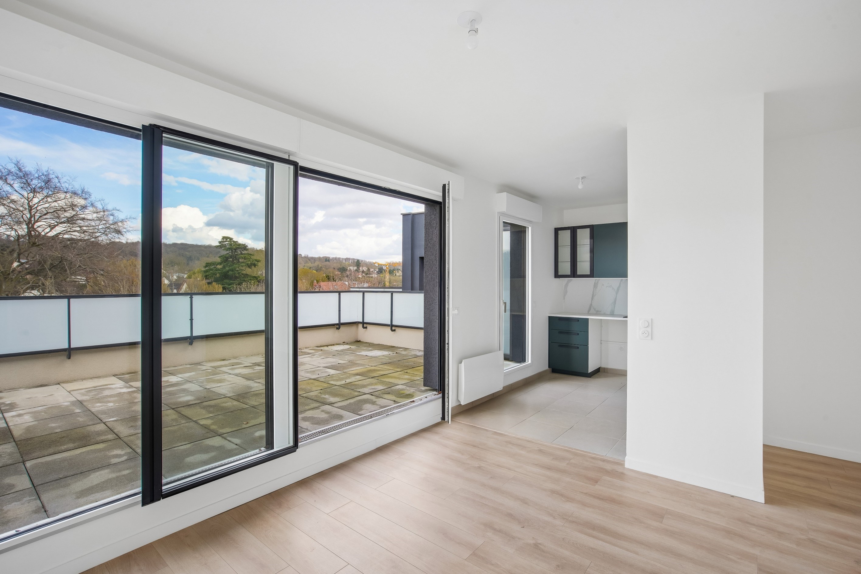  Bright Apartment with Open Views and Spacious Terrace - 物件實景