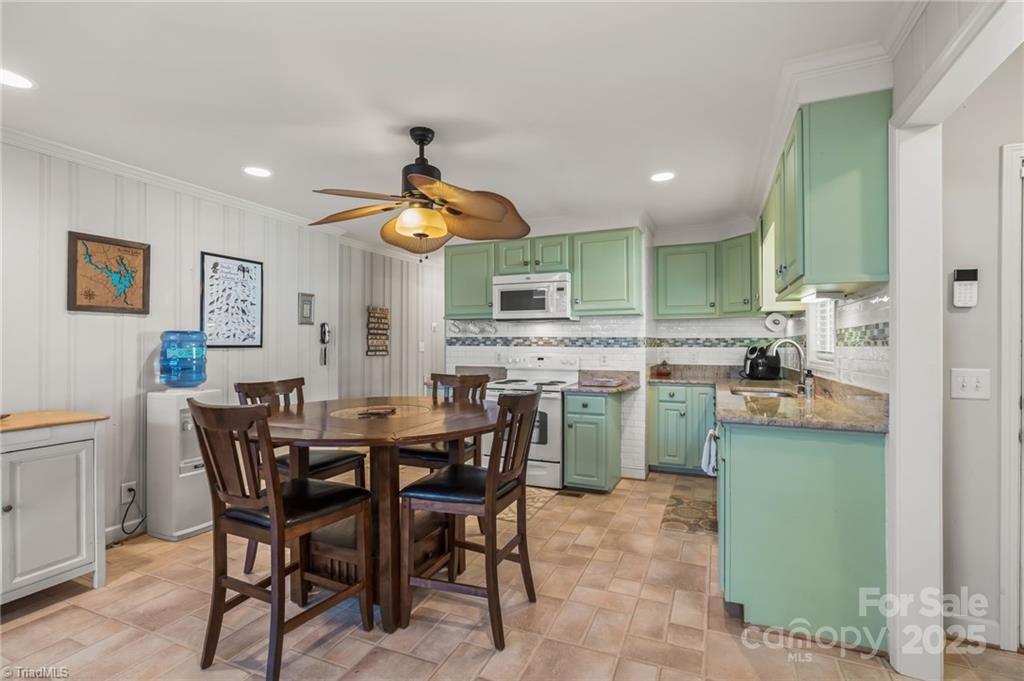 New London, North Carolina, 28127, United States, 3 Bedrooms Bedrooms, ,2 BathroomsBathrooms,Residential,For Sale,1827846
