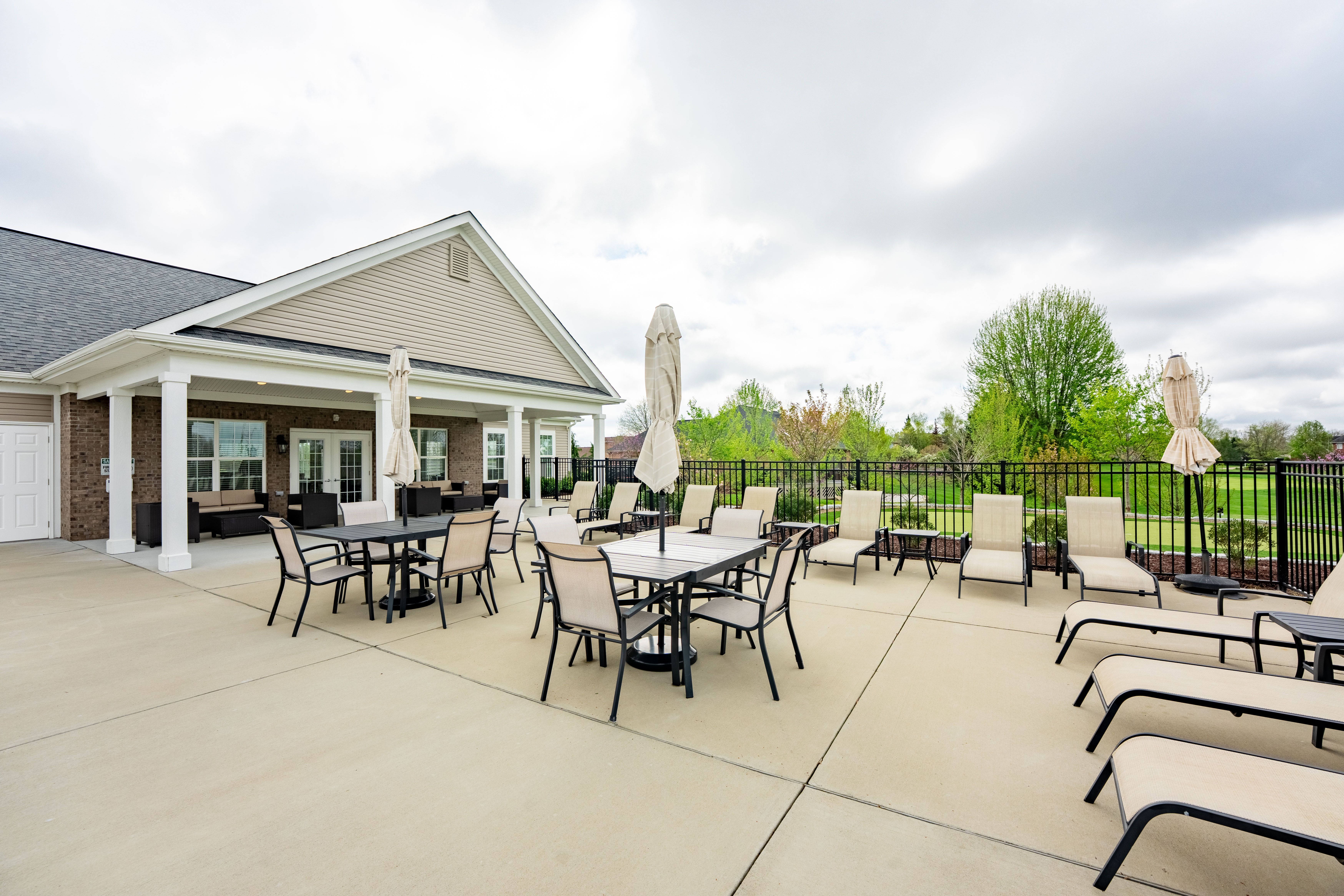  2003 South Links Avenue - 物件實景