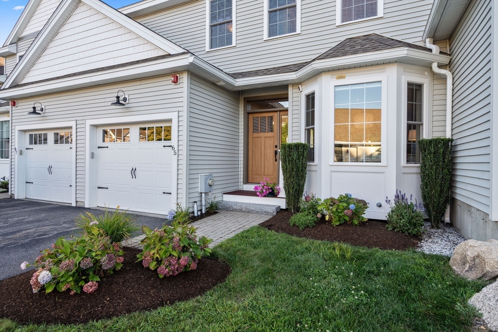 Holliston, Massachusetts, 01746, United States, 2 Bedrooms Bedrooms, ,3 BathroomsBathrooms,Residential,For Sale,1940343