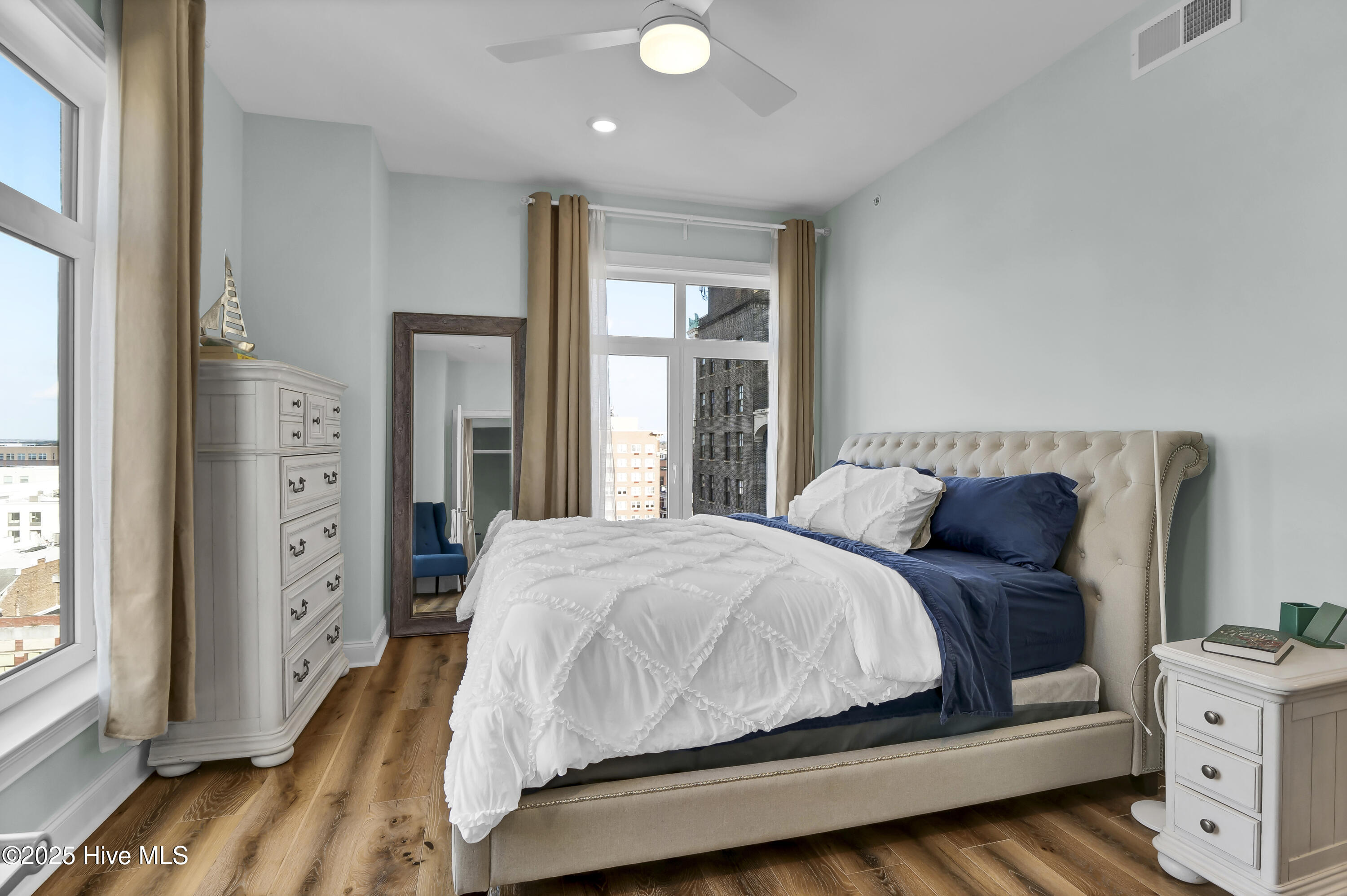 Wilmington, North Carolina, 28401, United States, 1 Bedroom Bedrooms, ,2 BathroomsBathrooms,Residential,For Sale,1917150