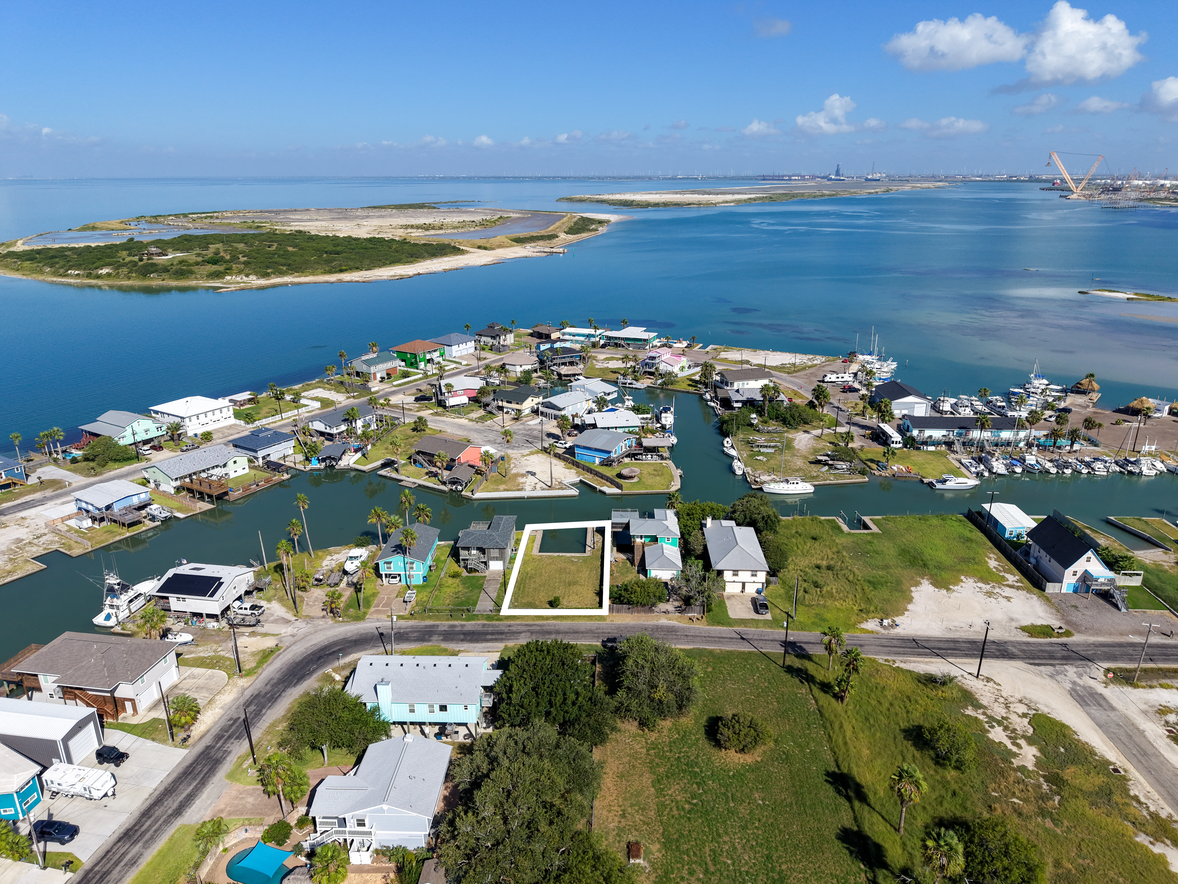  Canal Front Lot in Charming Ingleside - 物件實景