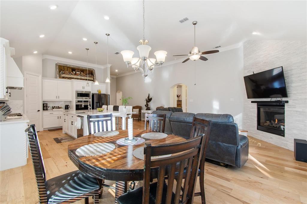 Dallas, Texas, 75212, United States, 3 Bedrooms Bedrooms, ,2 BathroomsBathrooms,Residential,For Sale,2037403